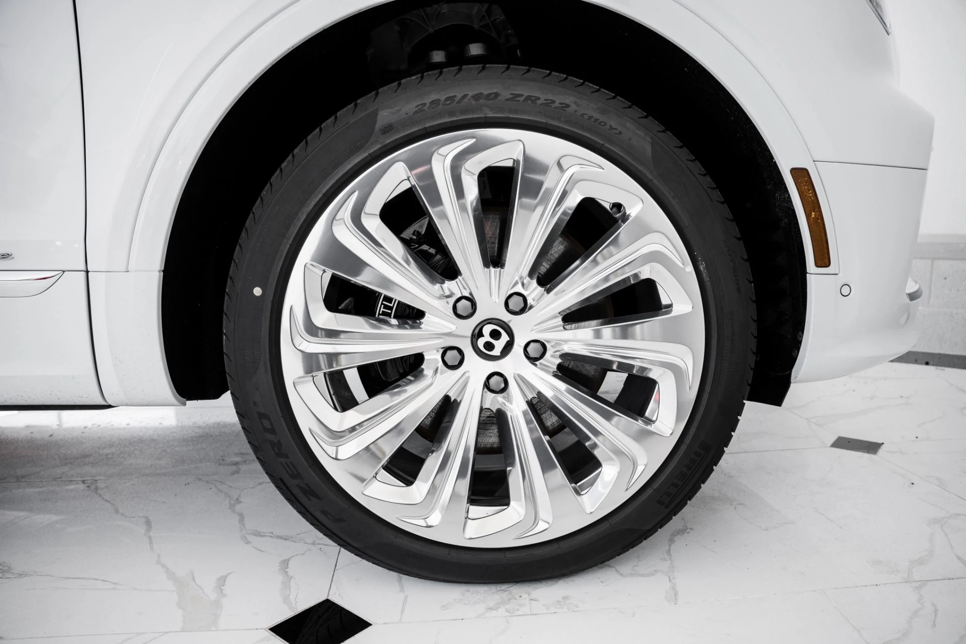 mph012_125167965_Used_2023_Bentley_Bentayga_Azure_1673896555_f079863d1e