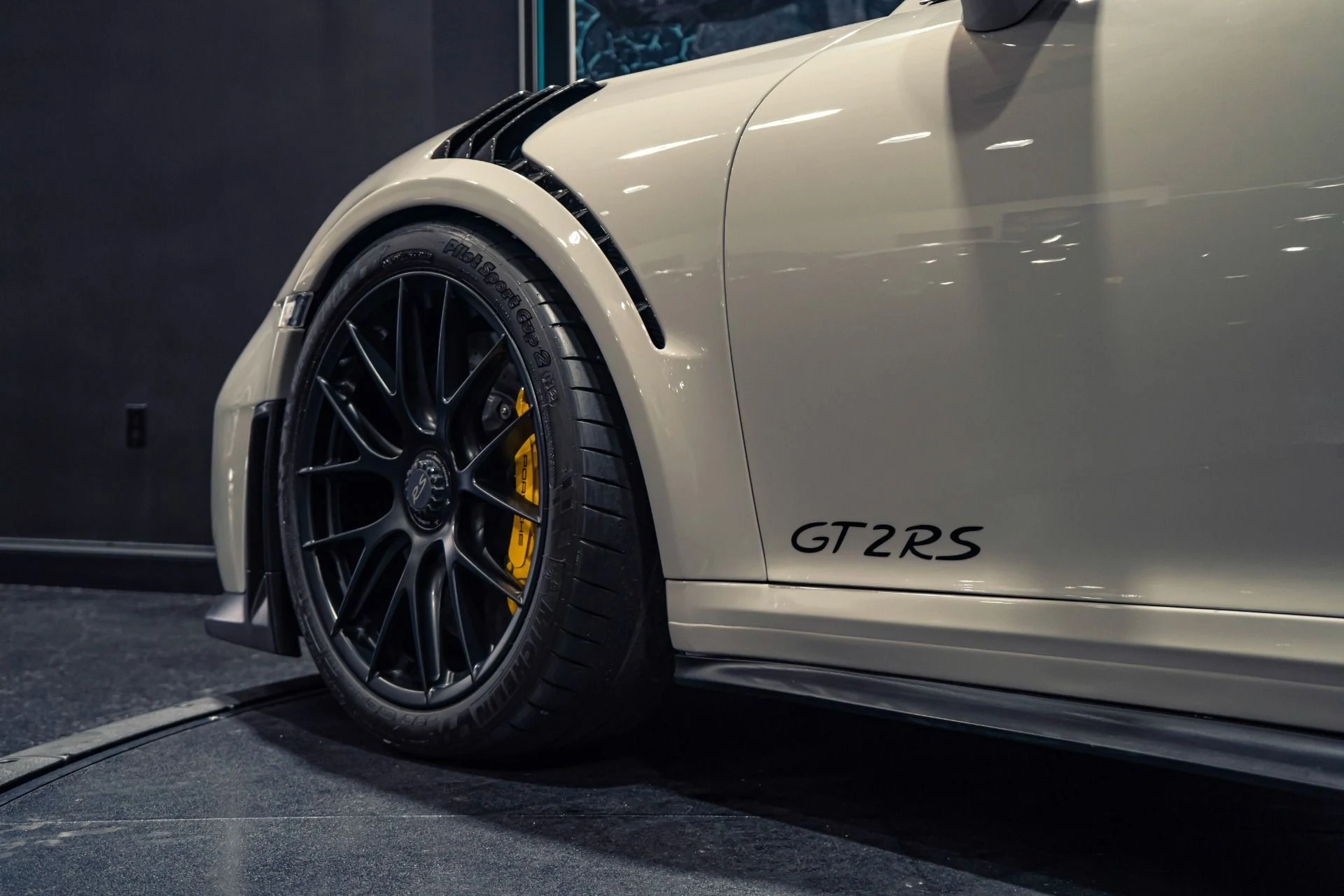 mph012_1257980382_Used_2018_Porsche_911_GT_2_RS_1774897030_aa13a6d594