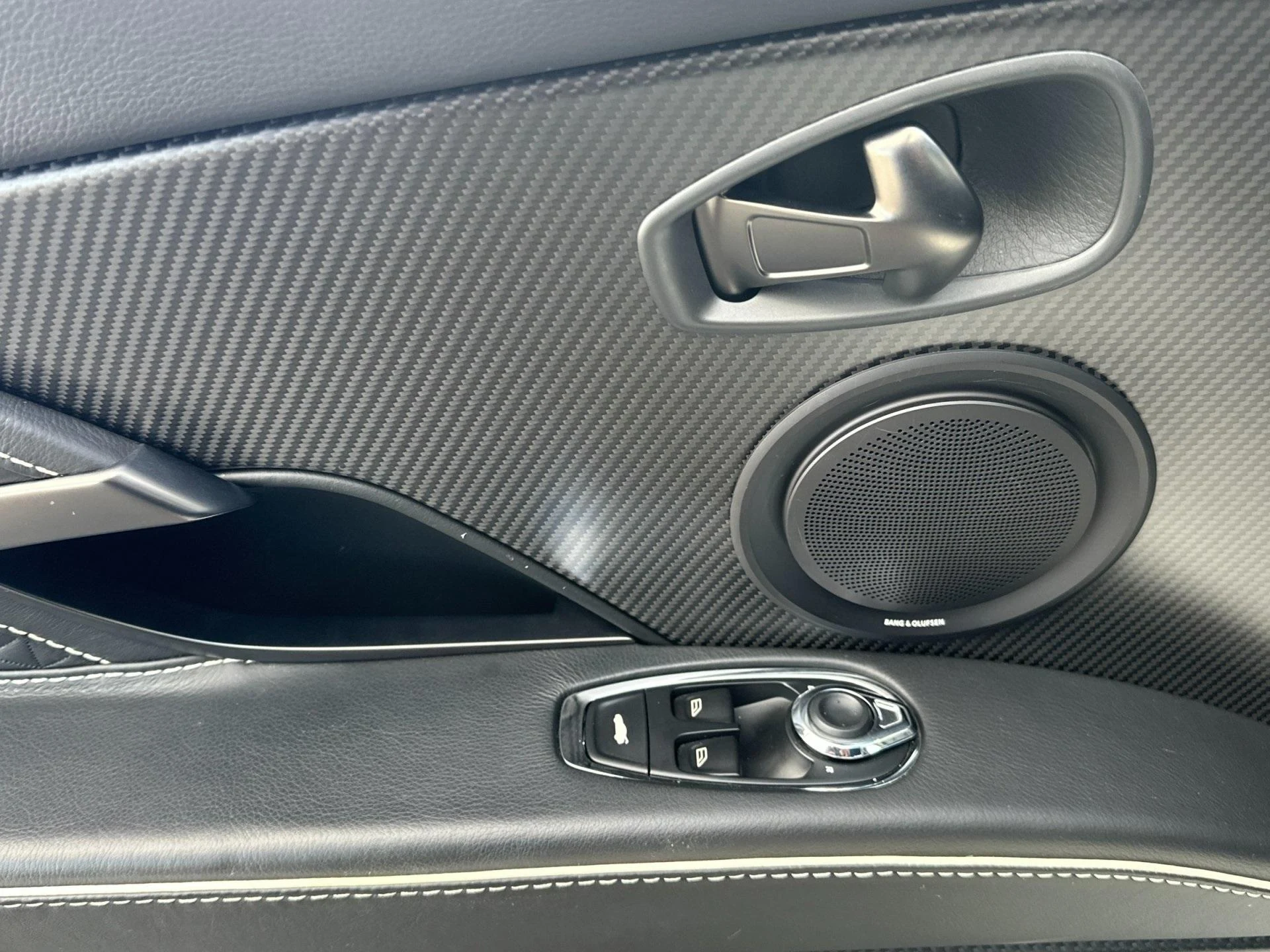 mph012_1265087373_Used_2019_Aston_Martin_DBS_Superleggera_1760105783_301353b57e
