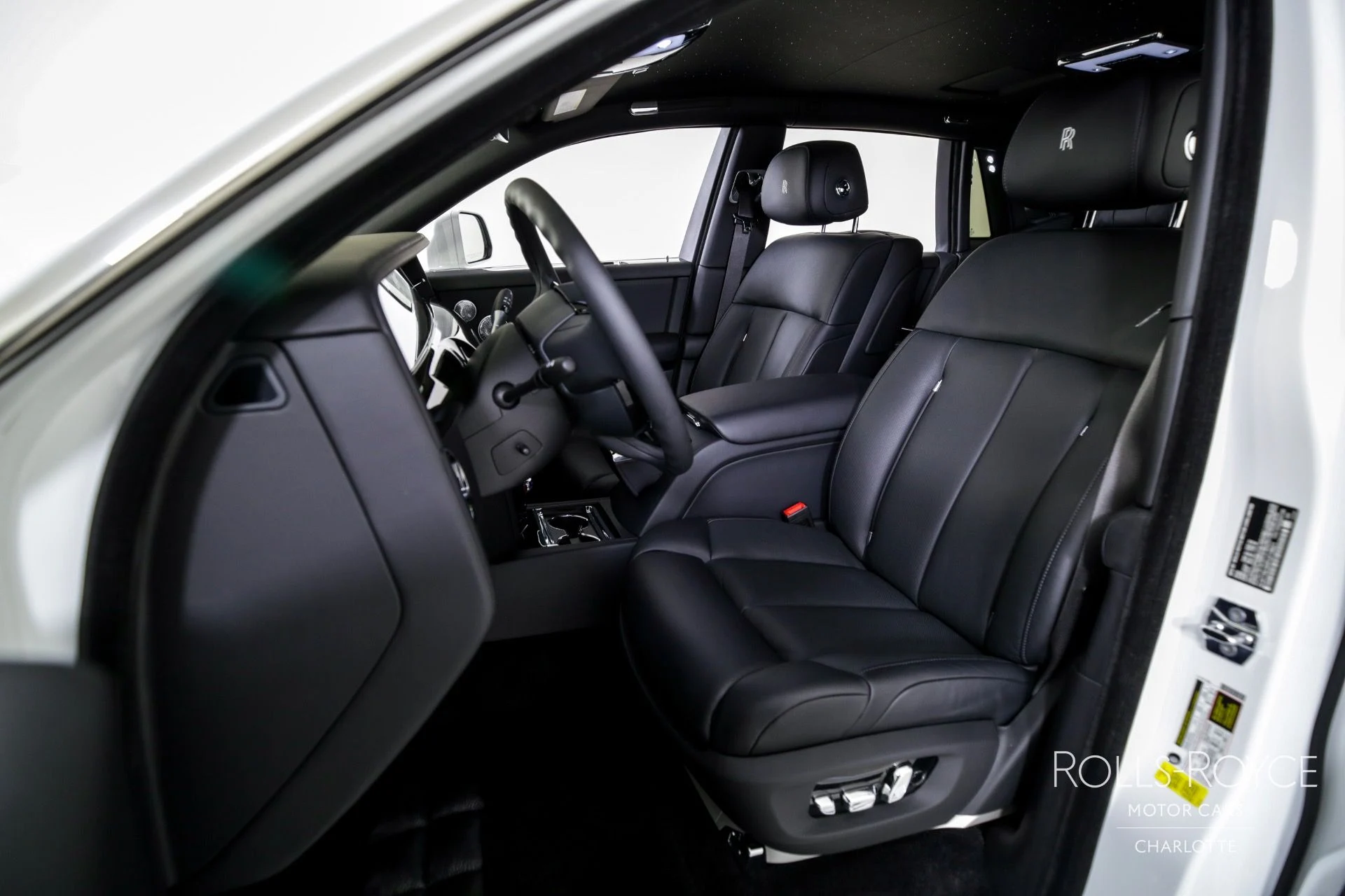 mph012_1268669996_Used_2023_Rolls_Royce_Phantom_1726254604_f179e2a7ff