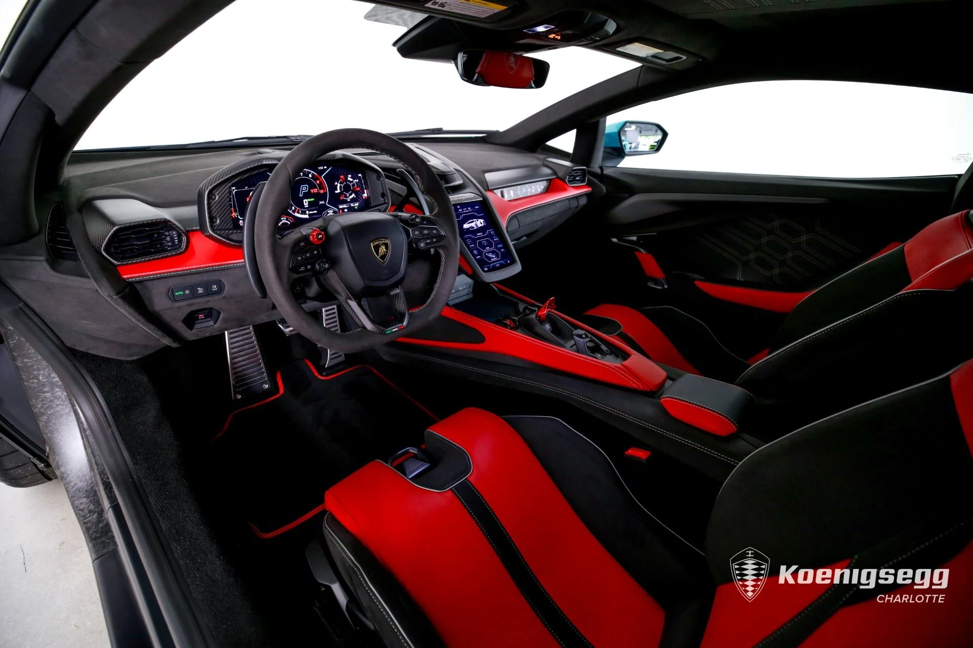 mph012_1273673139_Used_2025_Lamborghini_Revuelto_1783438439_2f34710b0f