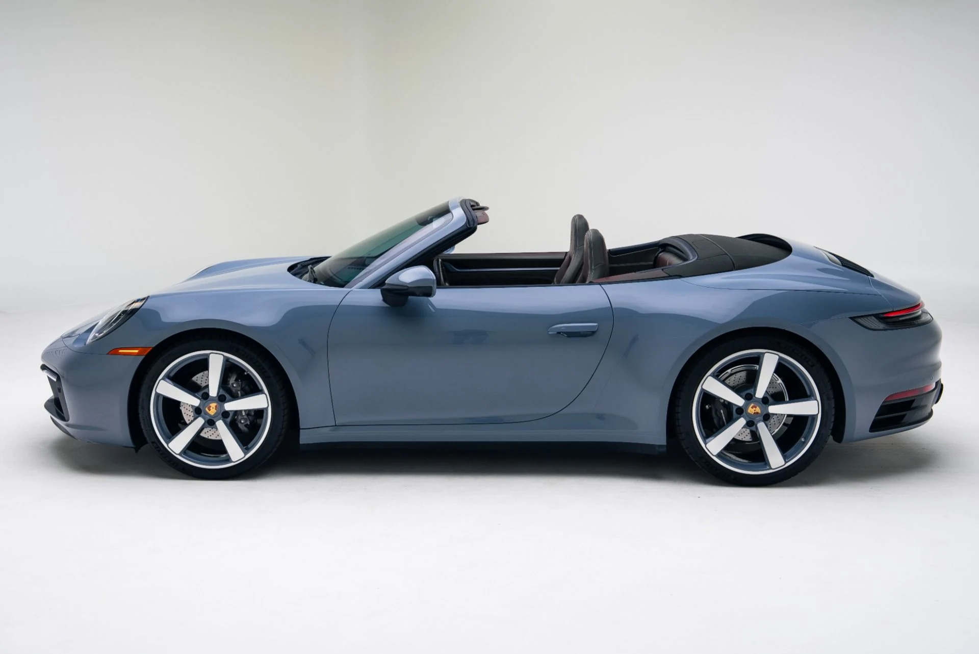 mph012_1279846797_Used_2024_Porsche_911_Carrera_1765496853_11f40ea25c