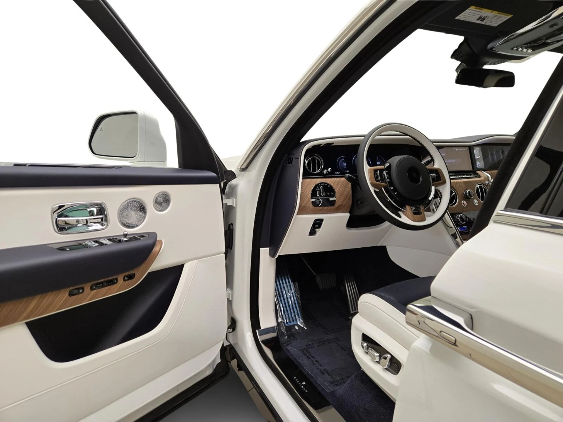 mph012_1280620426_New_2026_Rolls_Royce_Cullinan_1776403039_c4d1f67acf