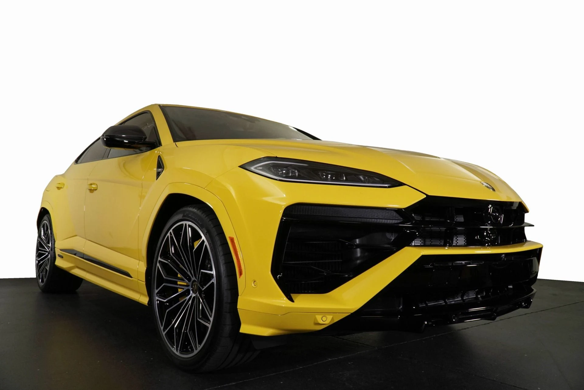 mph012_1288622397_New_2026_Lamborghini_Urus_SE_1776446130_3bf9ba16de