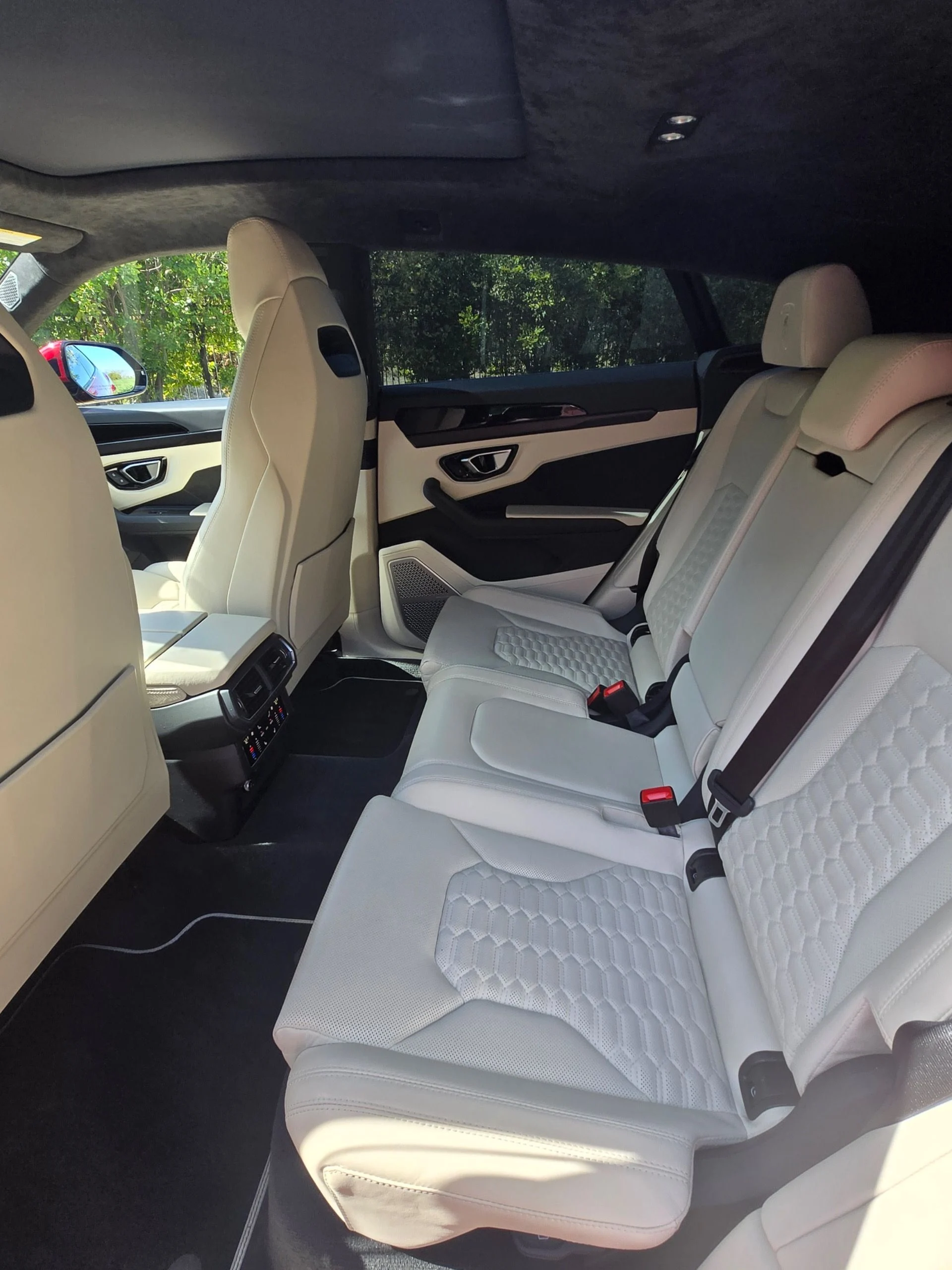 mph012_1293276594_Used_2022_Lamborghini_Urus_1761951855_3e48f3a115