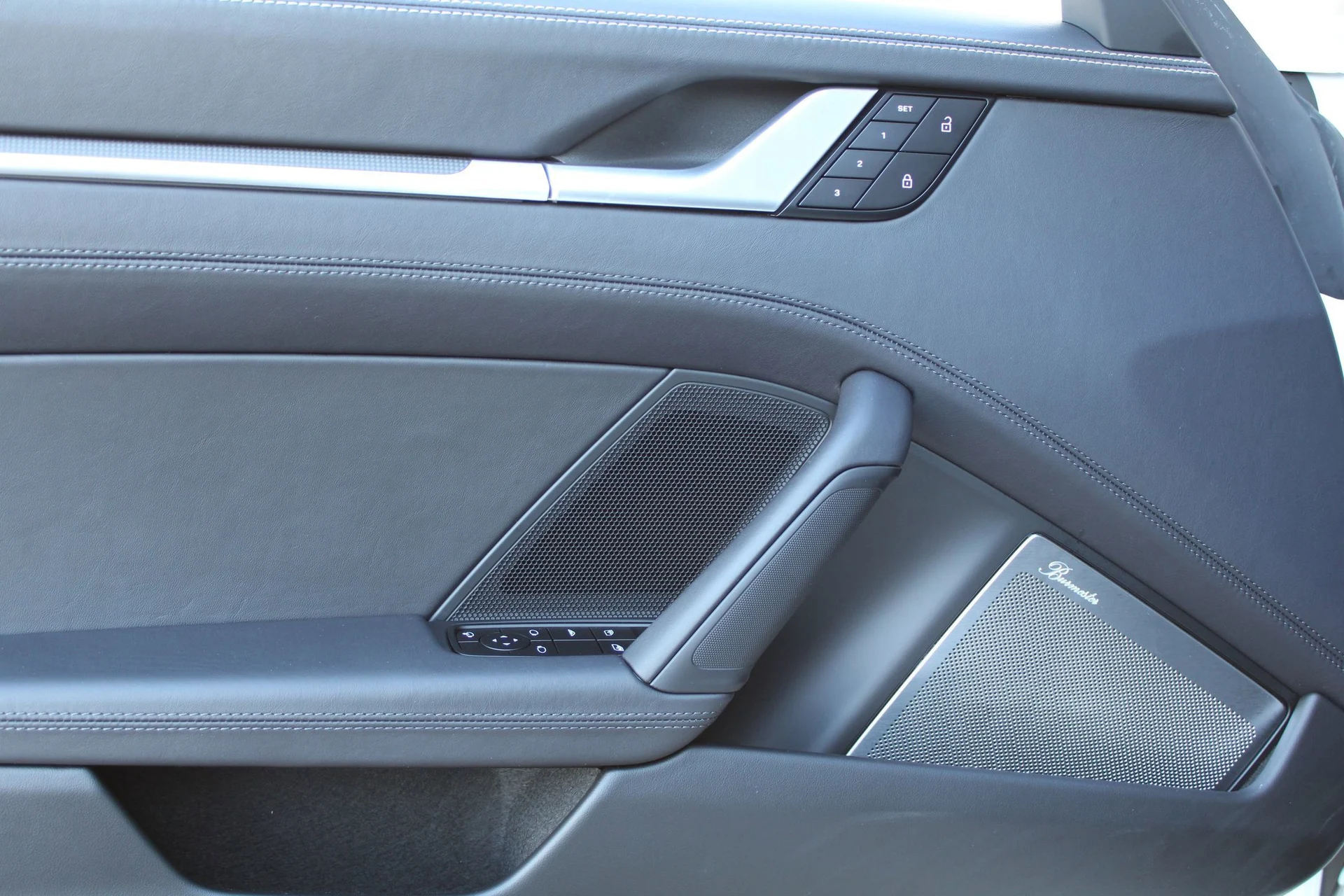 mph012_1295592339_b4af59b88b1d3bba9c4d76d7b024eae5_9314d1bc47