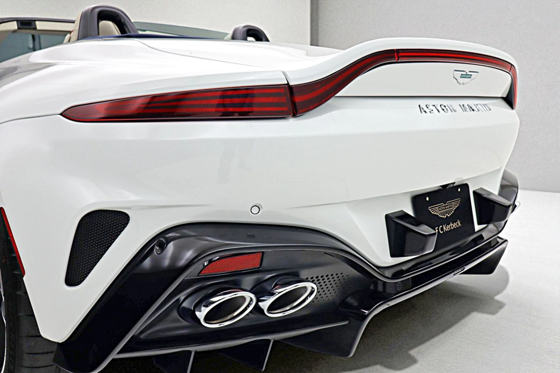 mph012_1298746156_New_2026_Aston_Martin_Vantage_Roadster_14c7f0959b