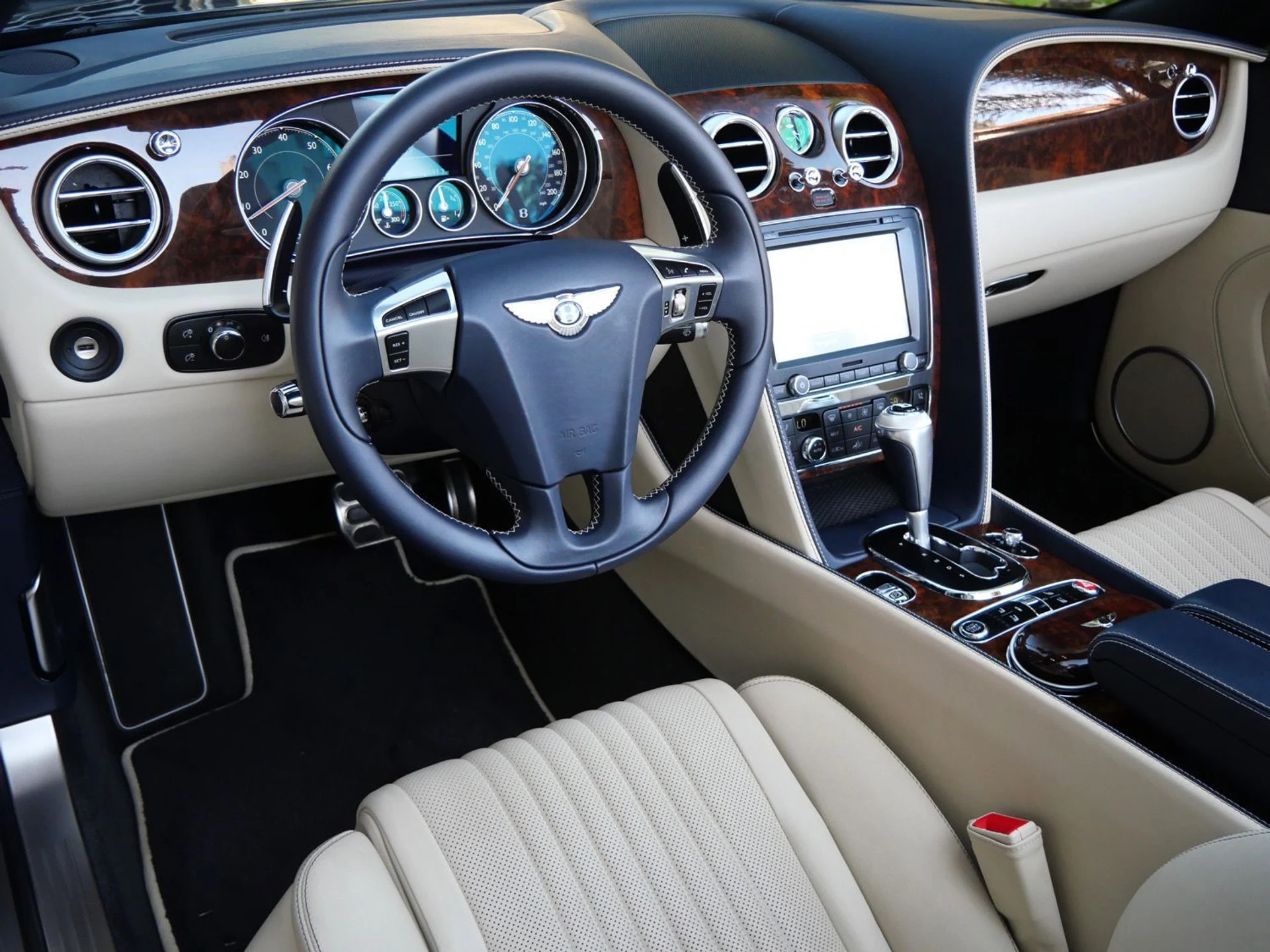 mph012_1300229393_c8252898e80ac74880ff3165abe89bc1x_19e0165494