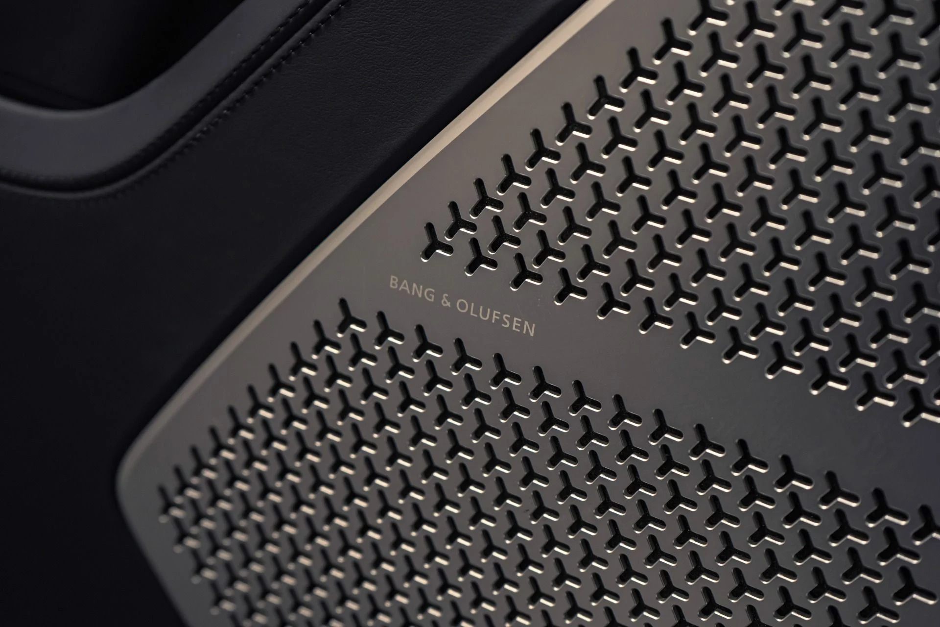 mph012_1312326782_Used_2019_Lamborghini_Urus_Full_Stealth_PPF_w_Bang_Olufsen_Advanced_Sound_1775662656_45f8f52321