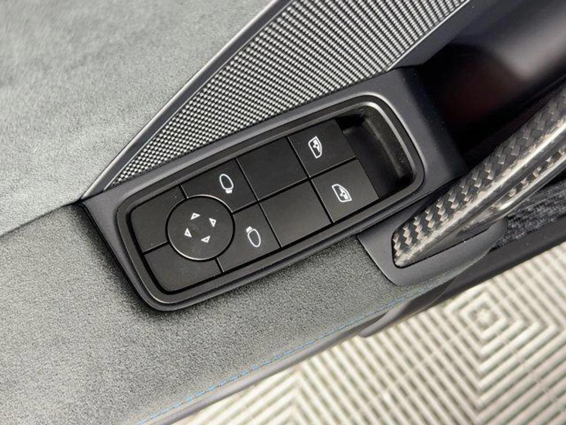 mph012_1315889184_H_Ppn_Az_N2d8z_A_Zn_E_Sw22_OGJA_Li_Q_585af60434