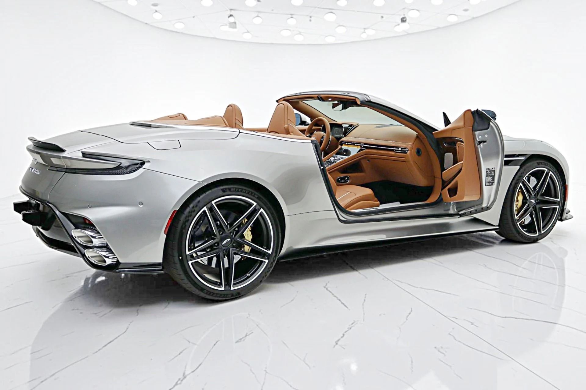 mph012_131623092_New_2026_Aston_Martin_DB_12_S_Volante_2009b78401