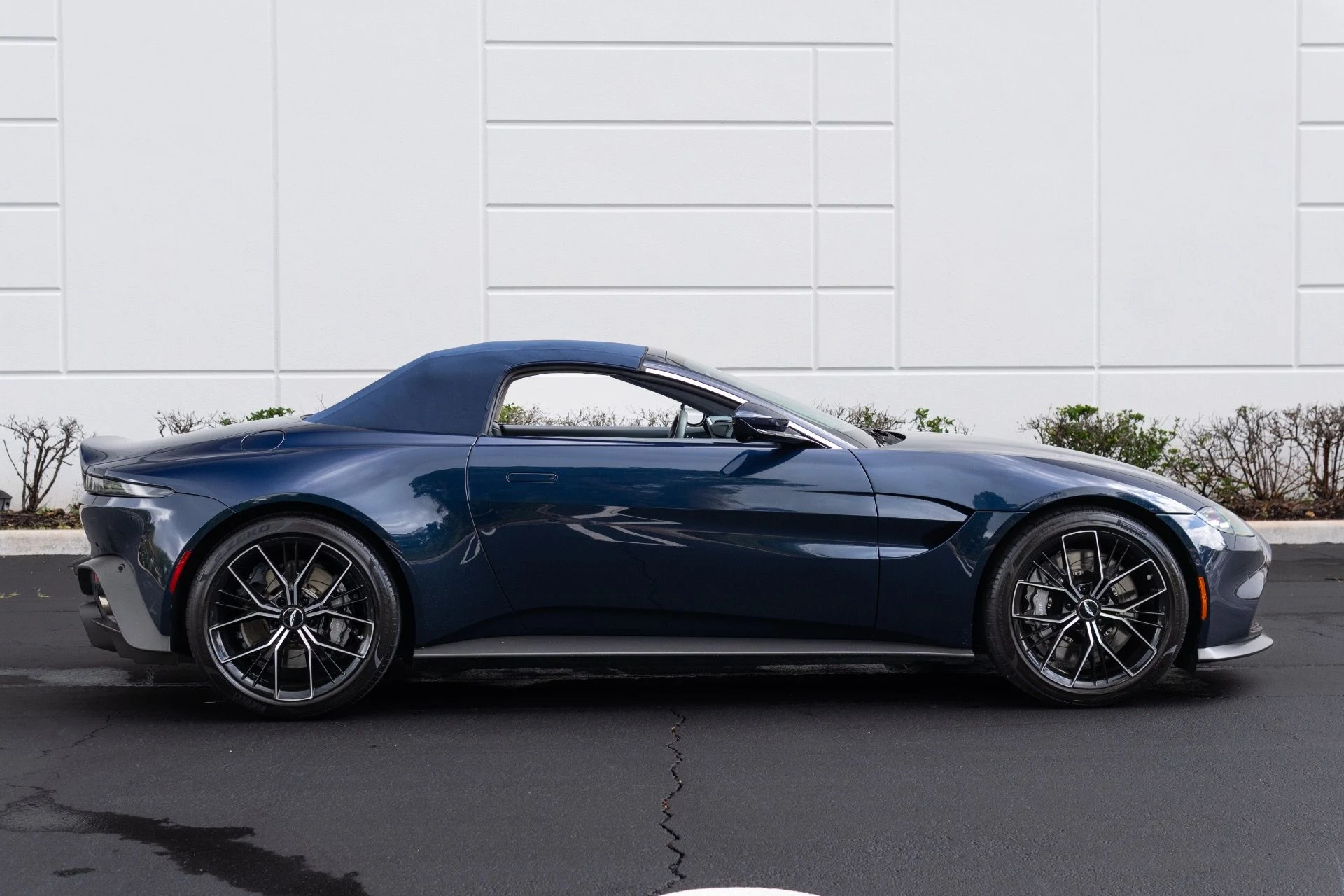 mph012_1331481175_Used_2021_Aston_Martin_Vantage_1774065878_f01ba0d72f