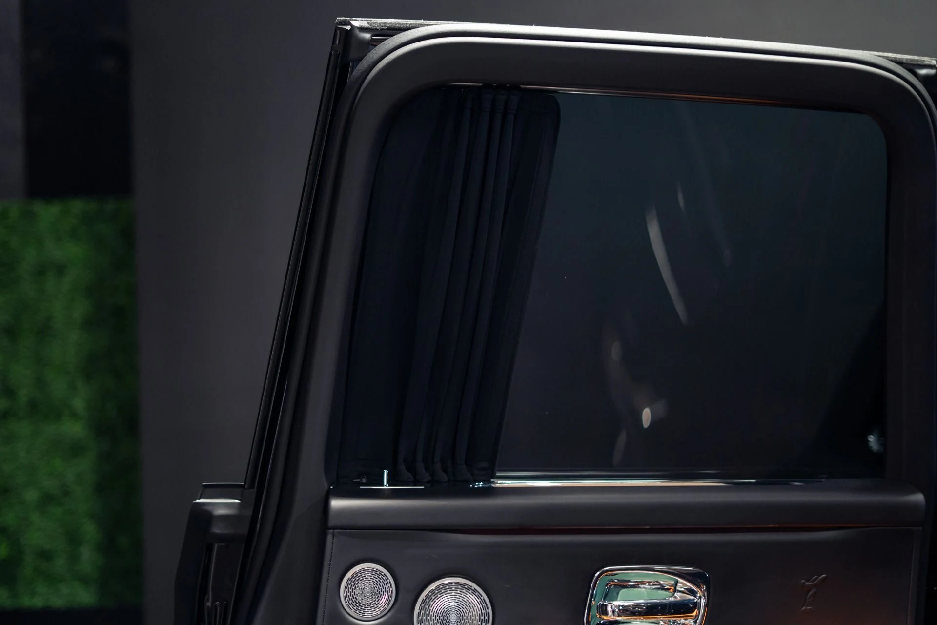 mph012_1339376141_Used_2022_Rolls_Royce_Black_Badge_Cullinan_500_K_MSRP_Urban_Widebody_Body_1783997943_737f3b96f9