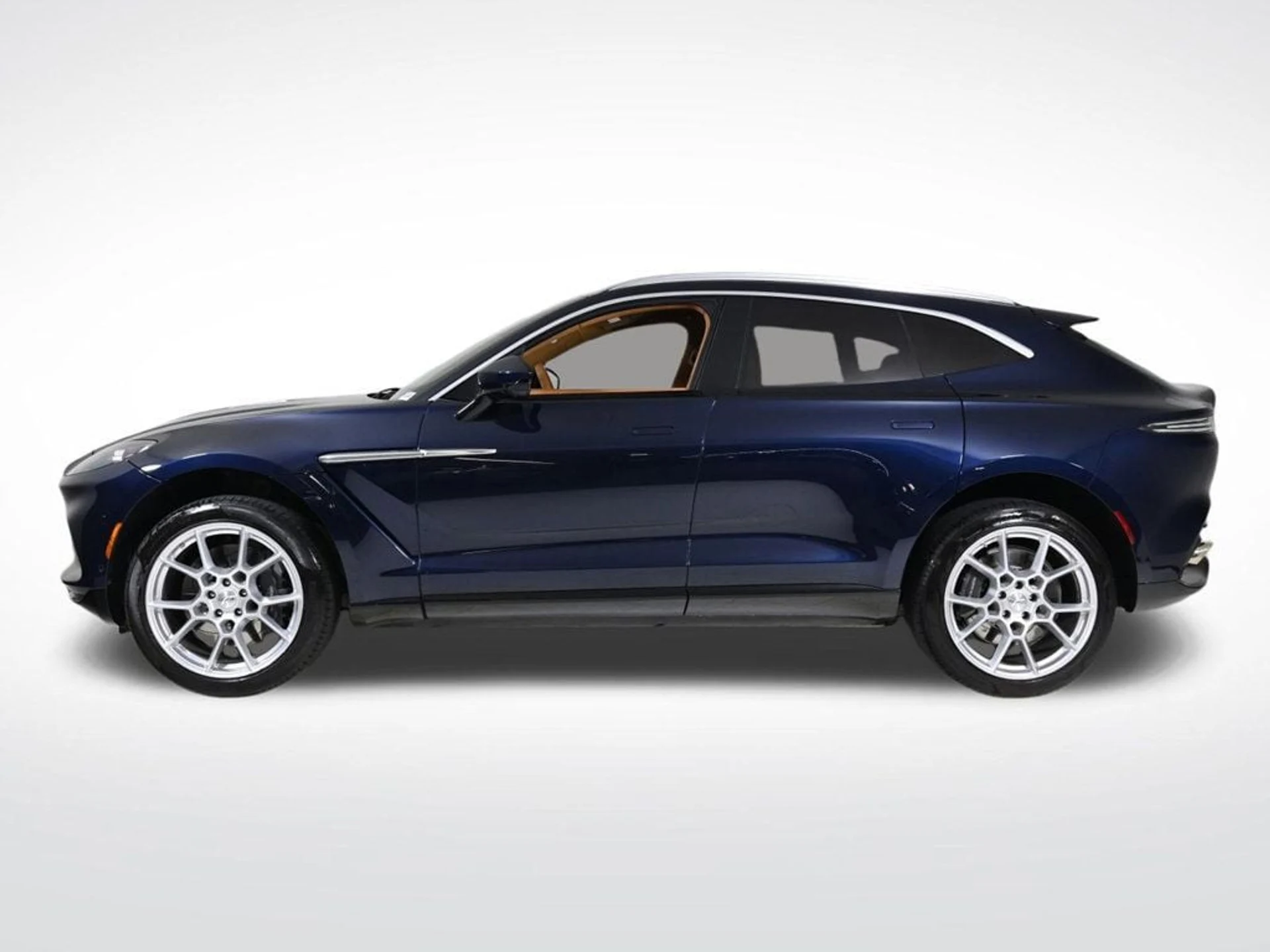 mph012_1342356376_used_2021_aston_martin_dbx_base_11350_22922965_12_1024_84d44d7ae7