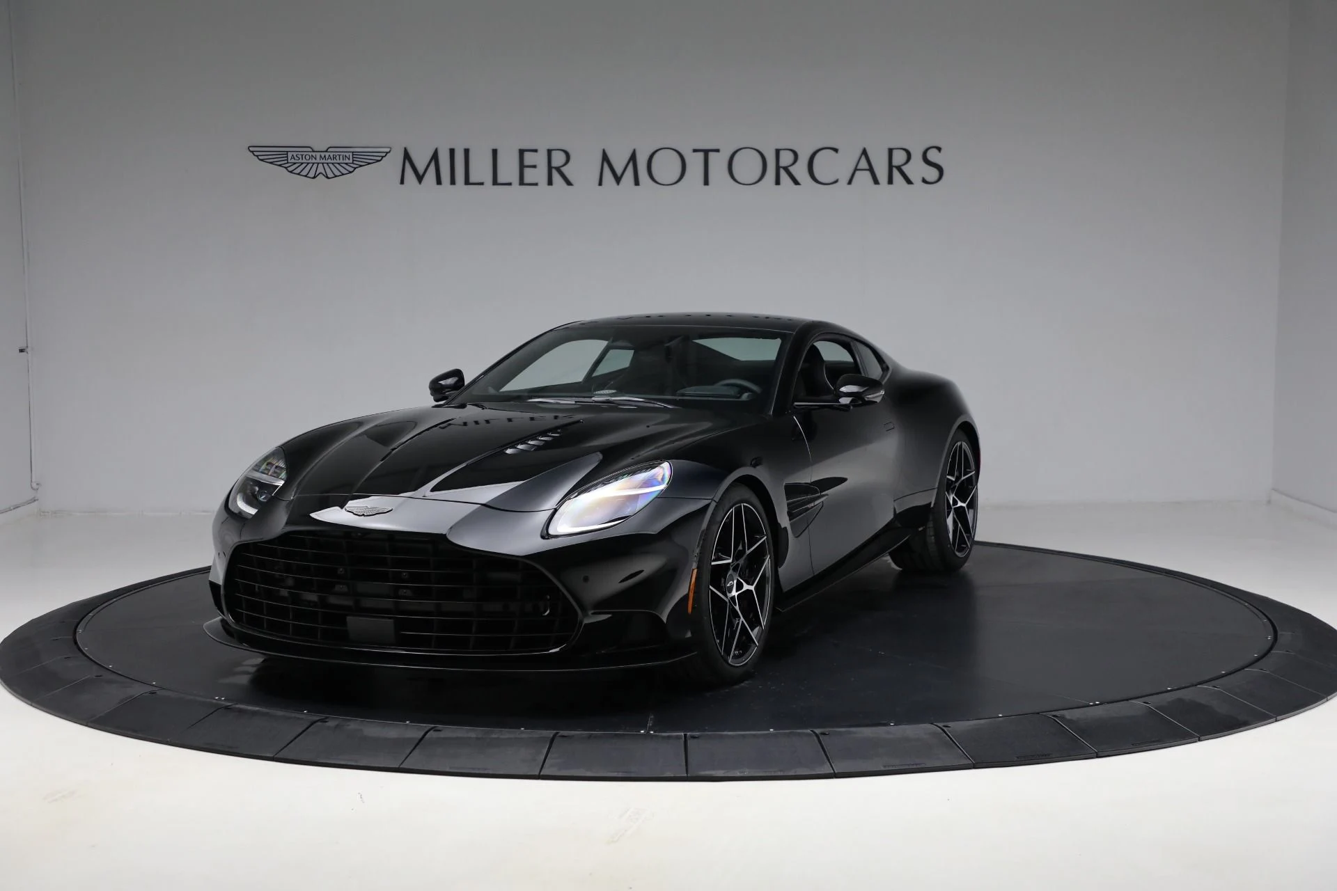 mph012_1345400977_New_2025_Aston_Martin_Vanquish_7934f7cffd