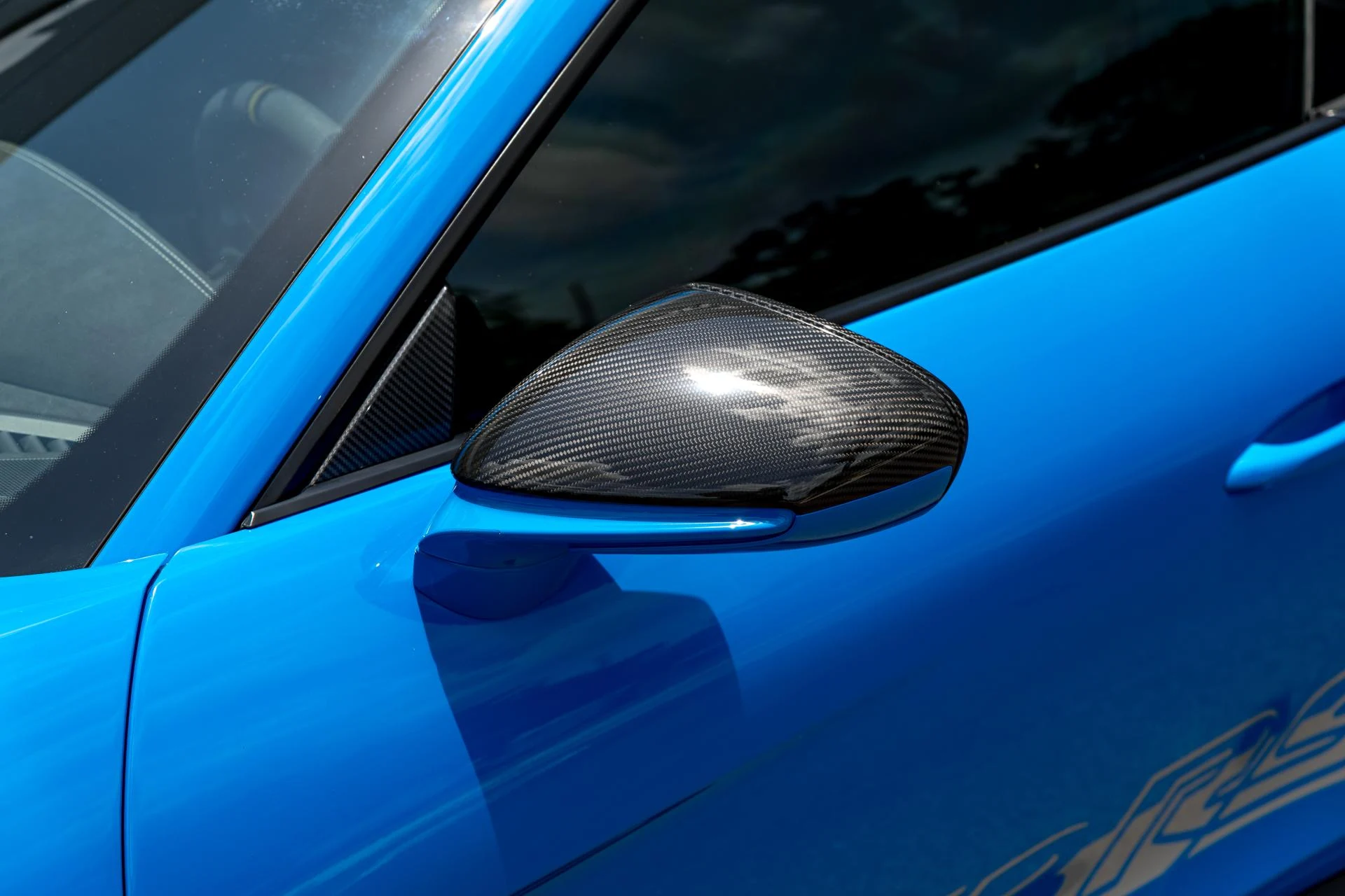 mph012_1351544801_551_p13_l_5a93752d7d