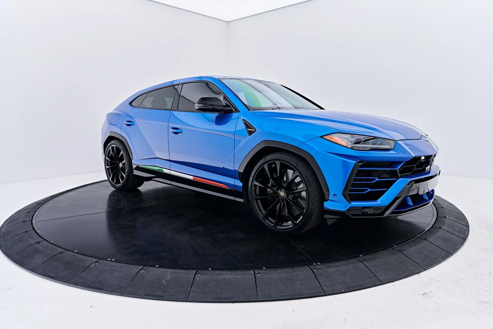mph012_1351894499_Used_2020_Lamborghini_Urus_Base_1790959013_37fba40973