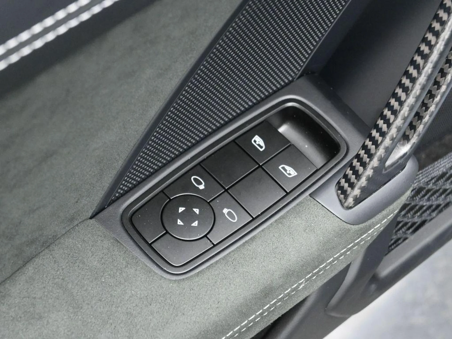 mph012_1370868695_Uh_M8_CYO_Tbat90_XRM_09m_Dn_LB_Rl_Q_05542c197c