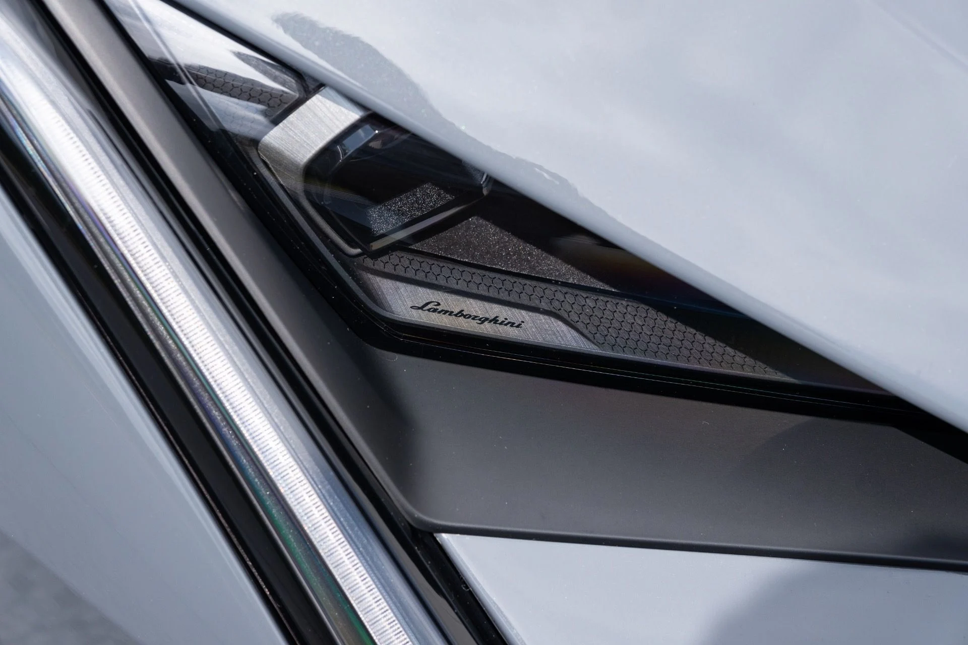 mph012_1372349357_Used_2024_Lamborghini_Revuelto_1778880537_480182aa7b