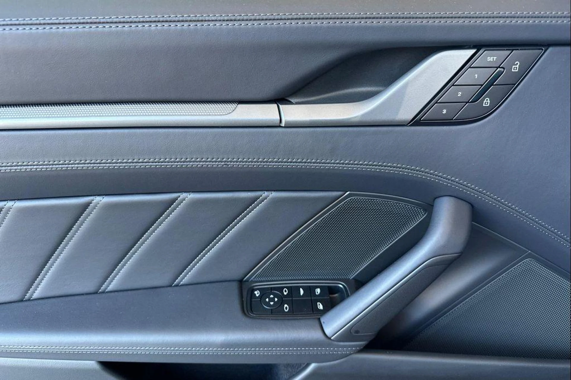 mph012_137513030_t_Ho02_Lj4_Wj8_L3qb_i_T_T_Qm_Tzy8_9ea1fa493f