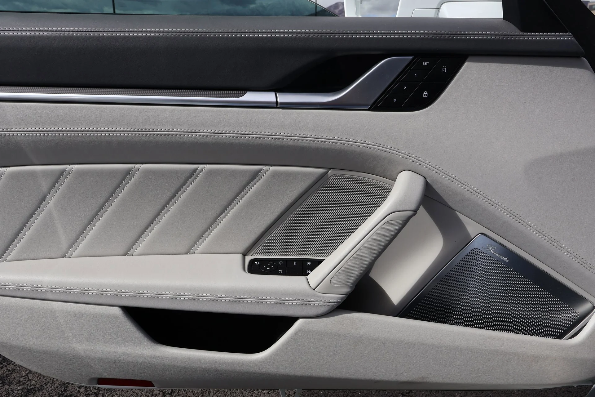 mph012_1380506178_f03d68a7fc729106c56caf7e67f4e40d_f1e8b3fa84