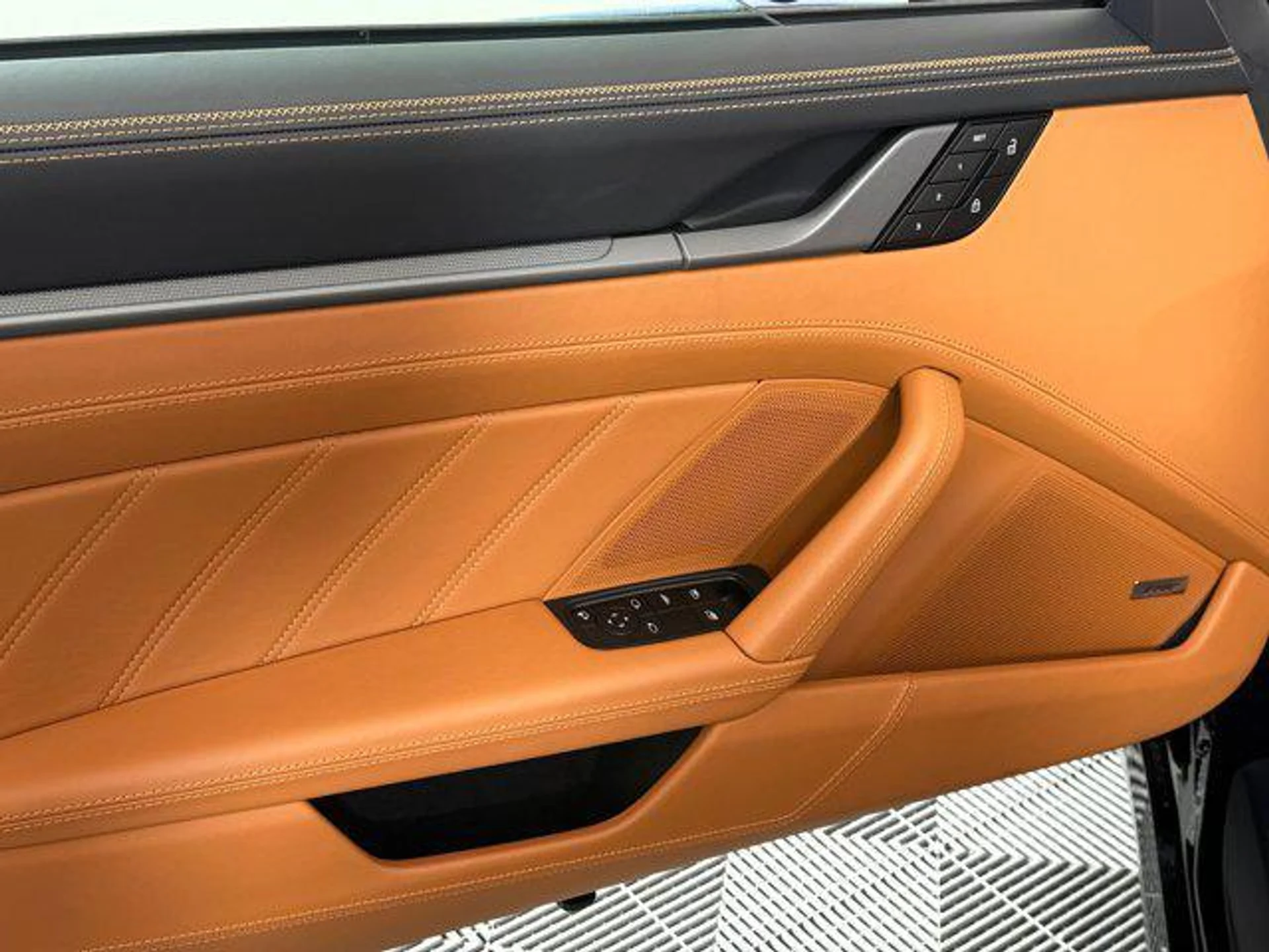 mph012_1384084318_EBE_0s_tsyx_ZL_4_Hgi_V3u_LA_0_Qf1to_3dc6bb5f9f