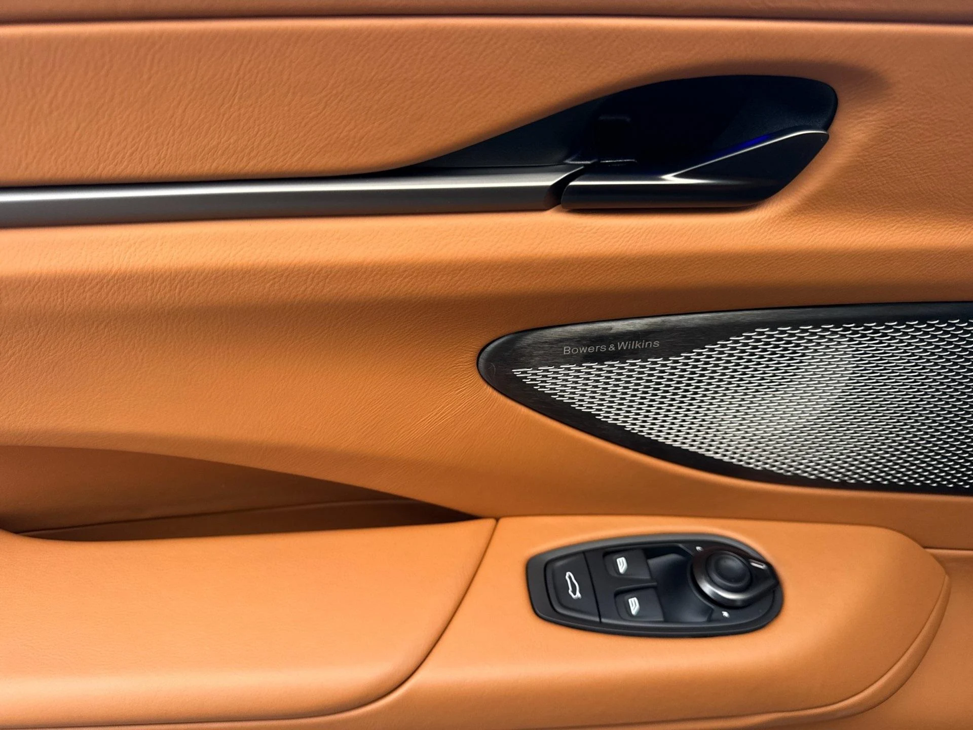 mph012_1404067848_New_2026_Aston_Martin_Vantage_Roadster_1767798657_52f2babf8a