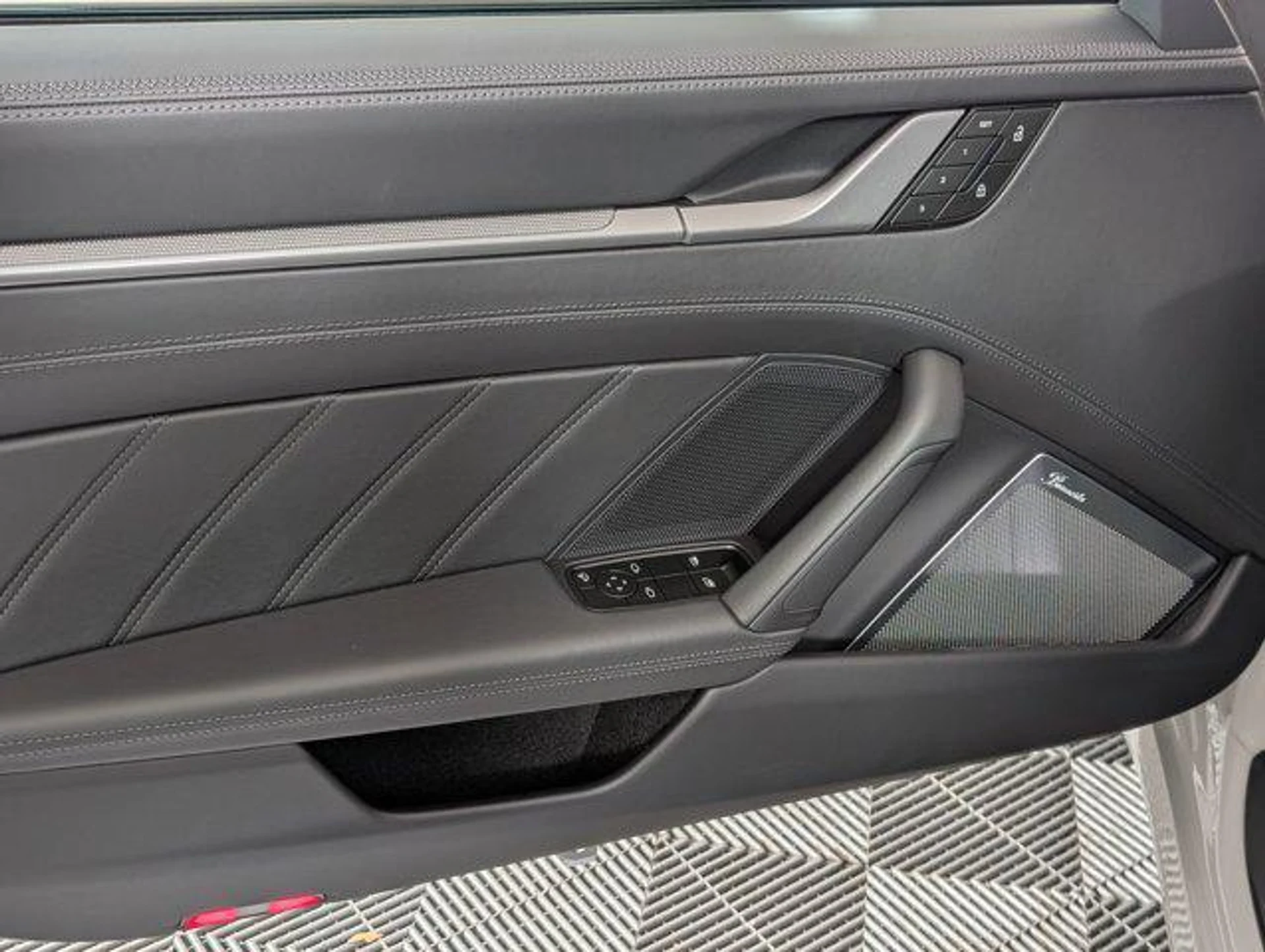 mph012_1406793588_1_Slkj_M_Nr_AV_9a_Xl_W_Yeh9e573_U_Bkg_c08bc7e06e