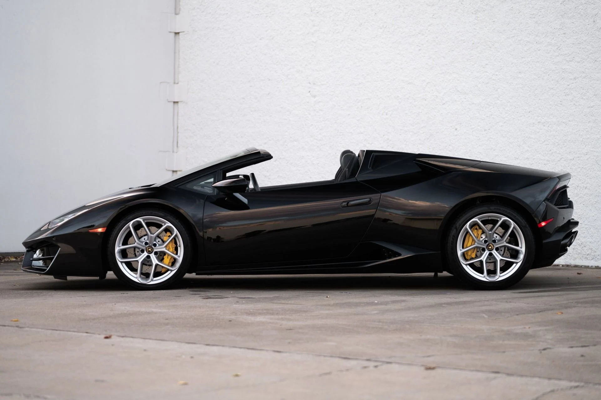 mph012_1409718094_Used_2017_Lamborghini_Huracan_LP_580_2_Spyder_1766447716_639bce753a