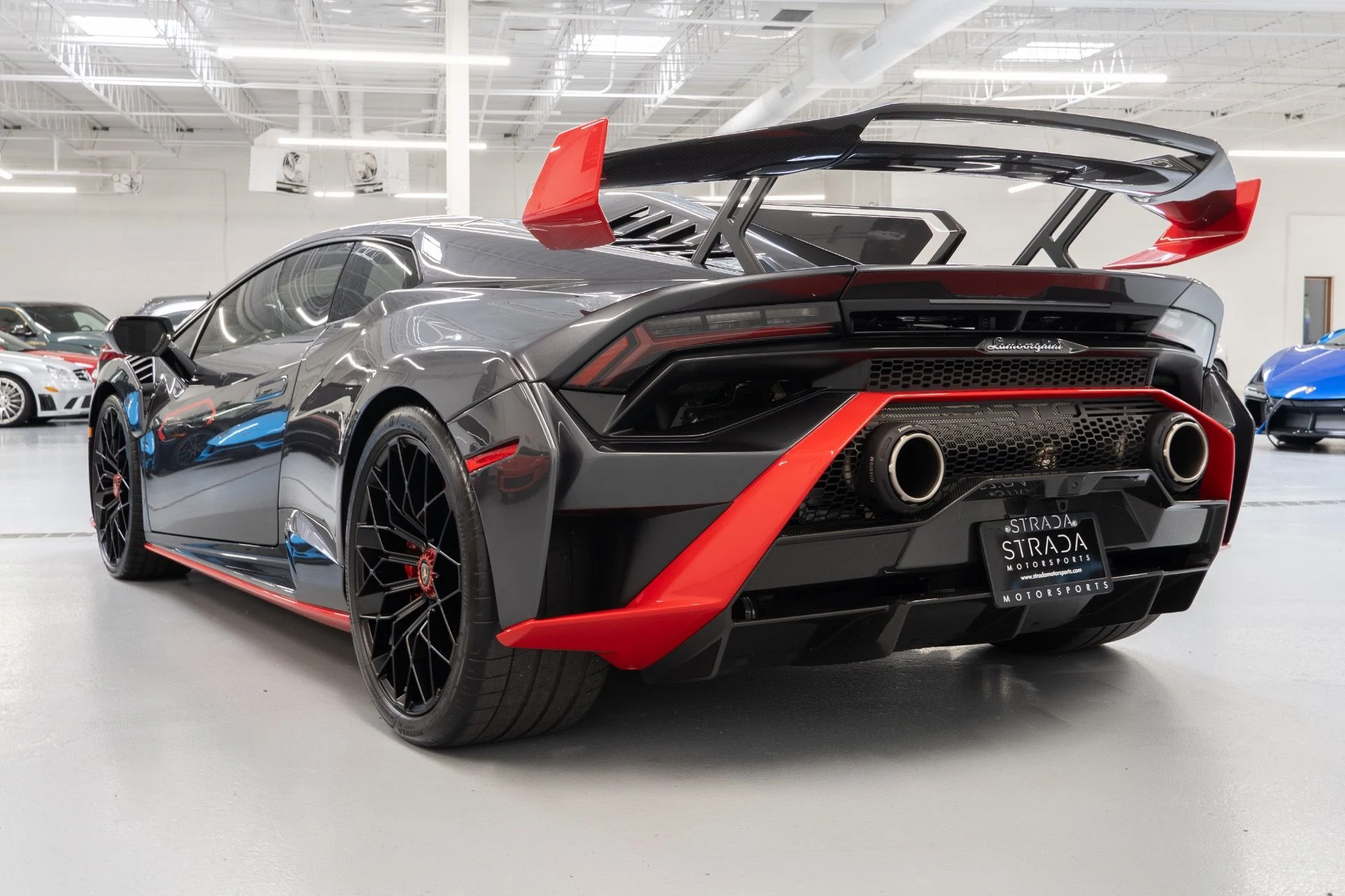 mph012_1416350360_Used_2023_Lamborghini_Huracan_STO_1759172938_5be7390805