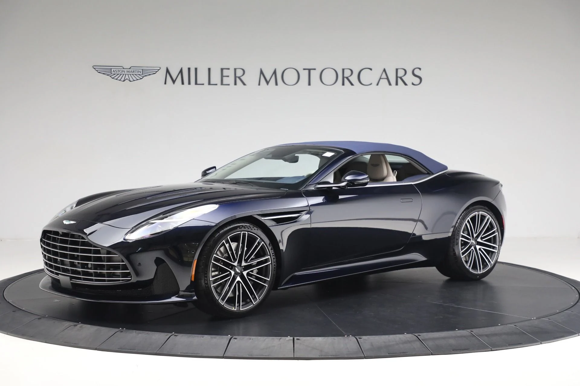 mph012_1417540121_New_2025_Aston_Martin_DB_12_Volante_f6b682b995