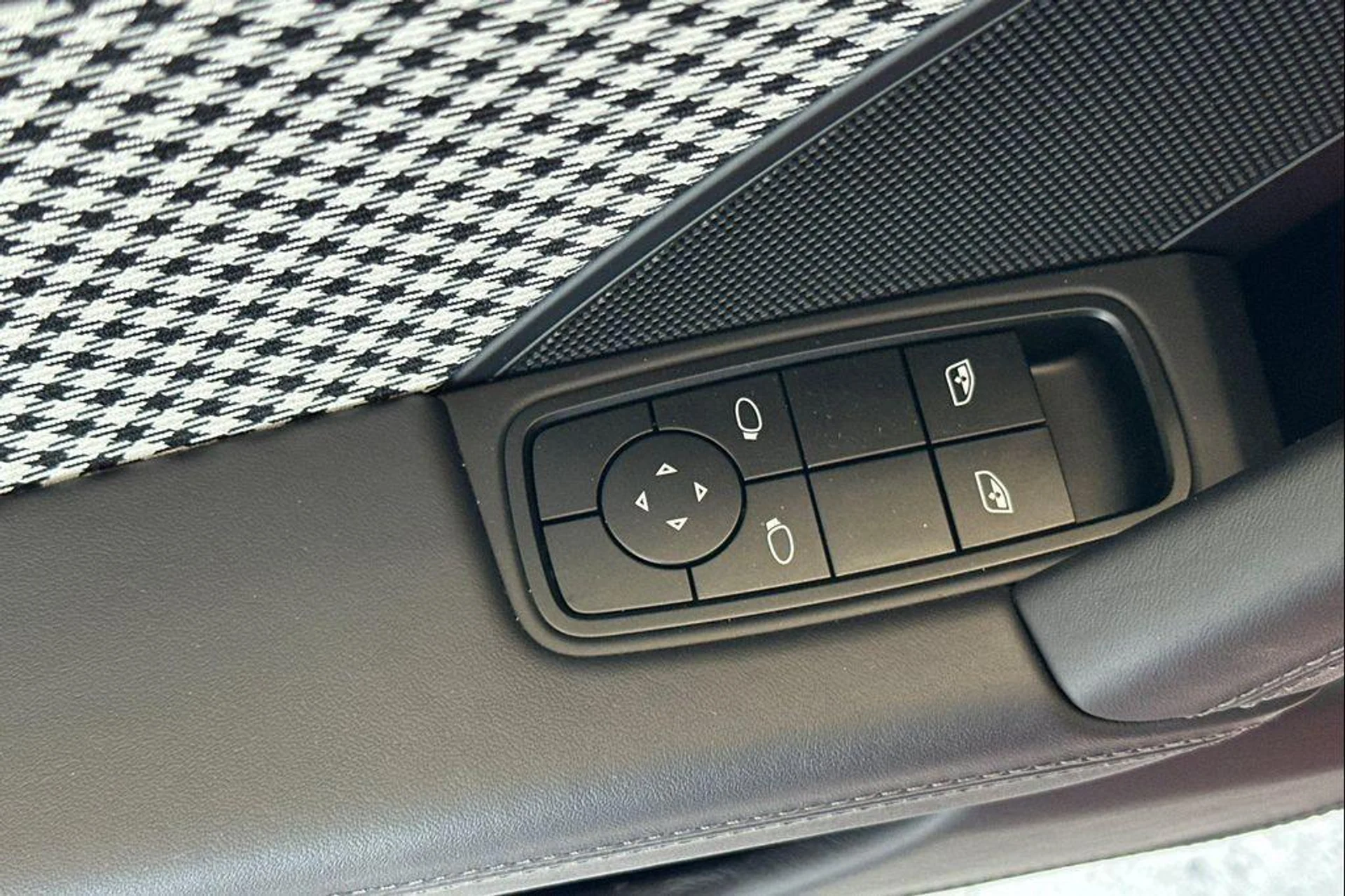 mph012_142247620_Hd_UUE_Zz_Km_D0_Ujyh_VYW_2g_PP_Np_Mr4_e68ac0d689