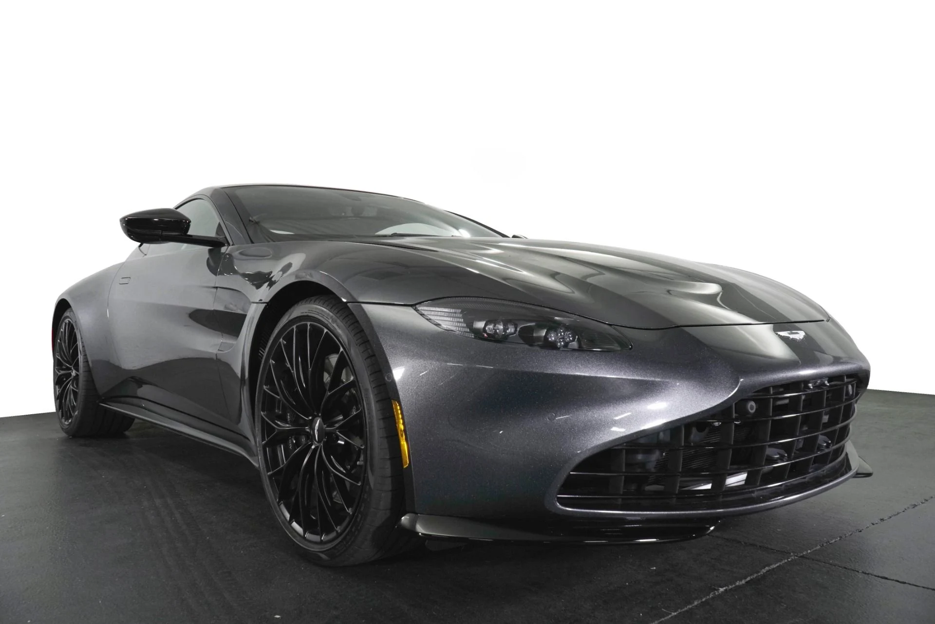 mph012_1424240725_Used_2023_Aston_Martin_Vantage_1779907330_6c3eda5d3e