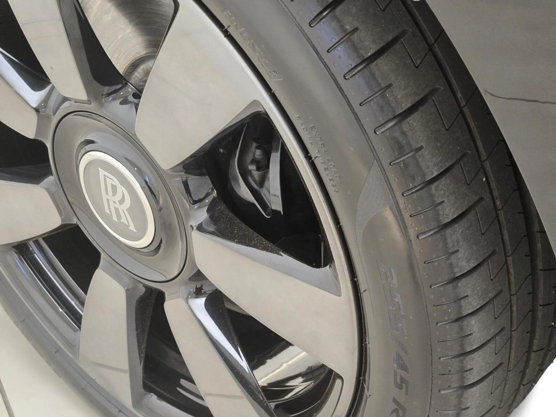 mph012_1424784405_Used_2022_Rolls_Royce_Cullinan_1761806121_8f500864b2