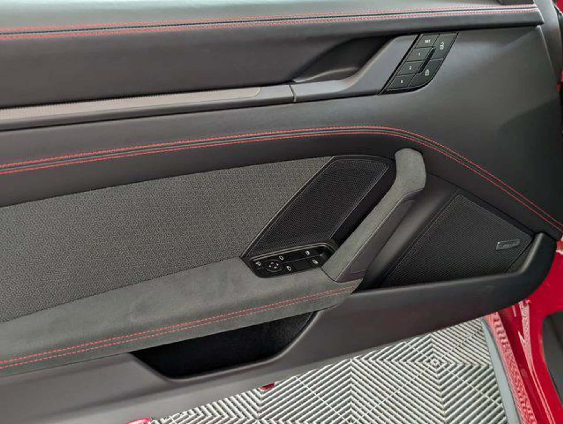 mph012_143906181_4_A_Rfb_Jyfn0_Vt_THUSEO_Kh_G8o9_K2_Y_92cbbd90be