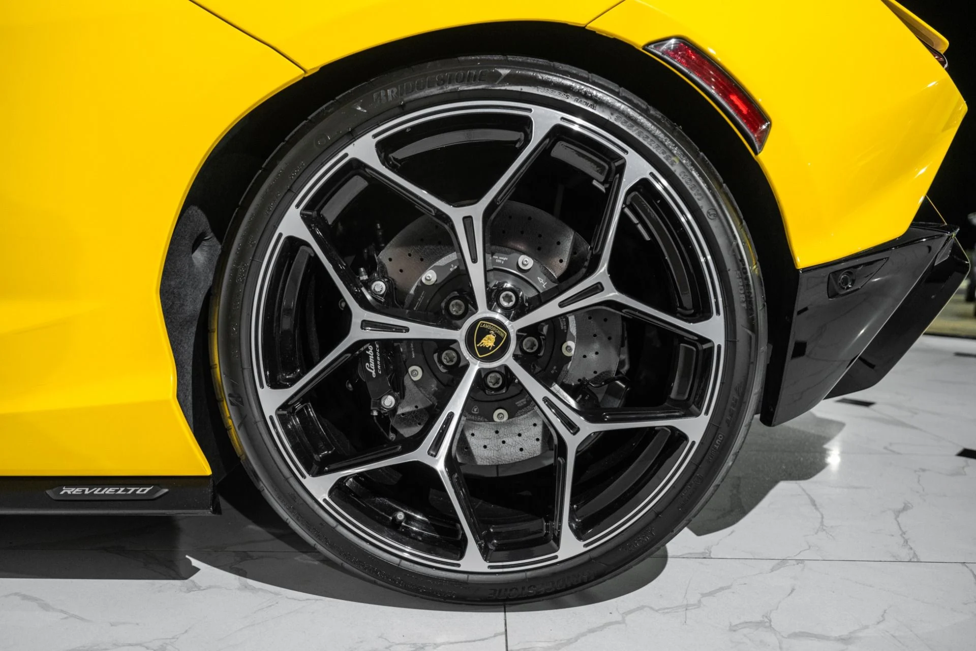 mph012_1441622668_Used_2024_Lamborghini_Revuelto_1760974364_ba0bdb26b3