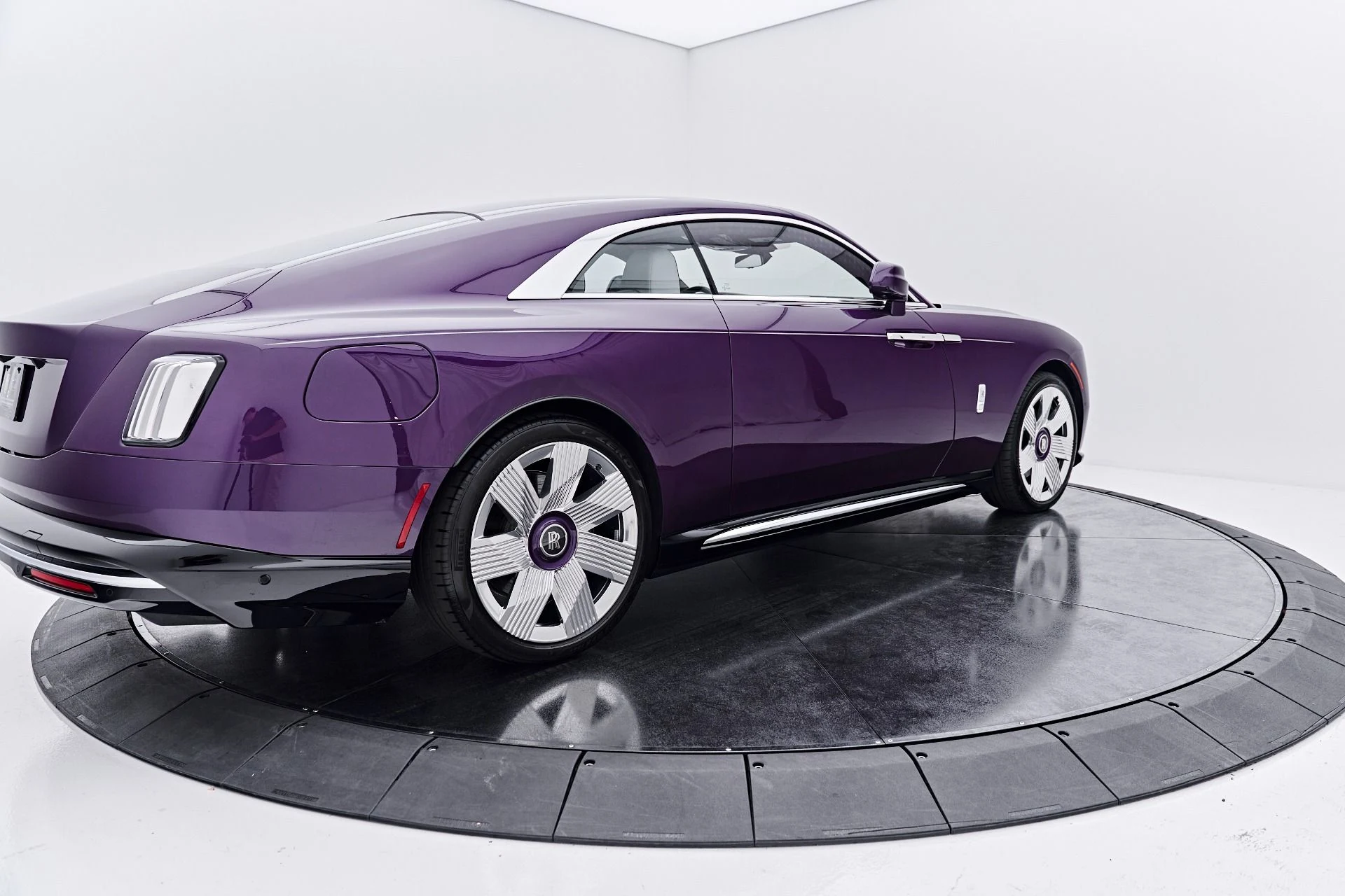 mph012_1442814026_Used_2024_Rolls_Royce_Spectre_Base_1790211179_23e5d20824