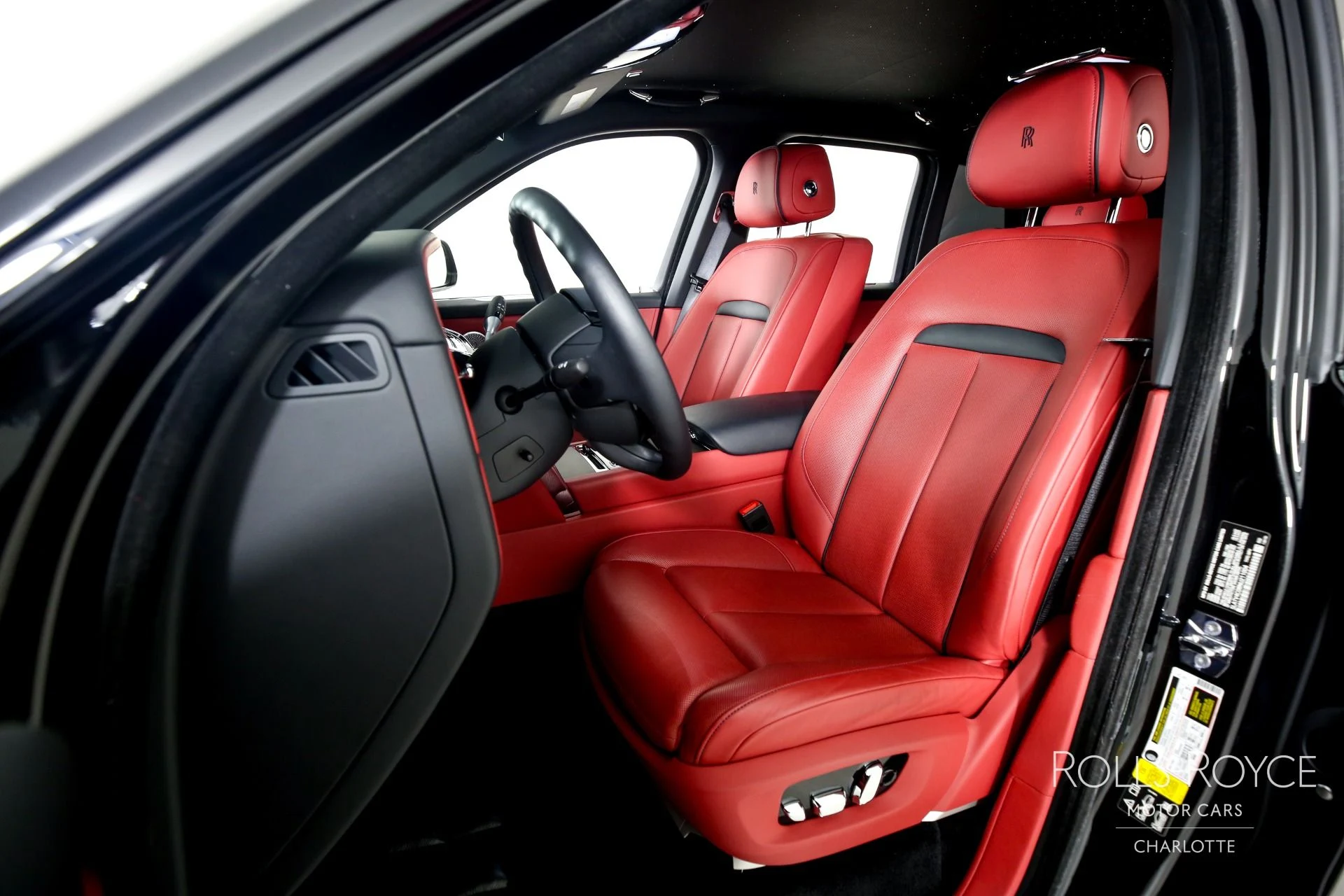 mph012_1452520021_Used_2022_Rolls_Royce_Cullinan_1692834751_b5f0d387dd