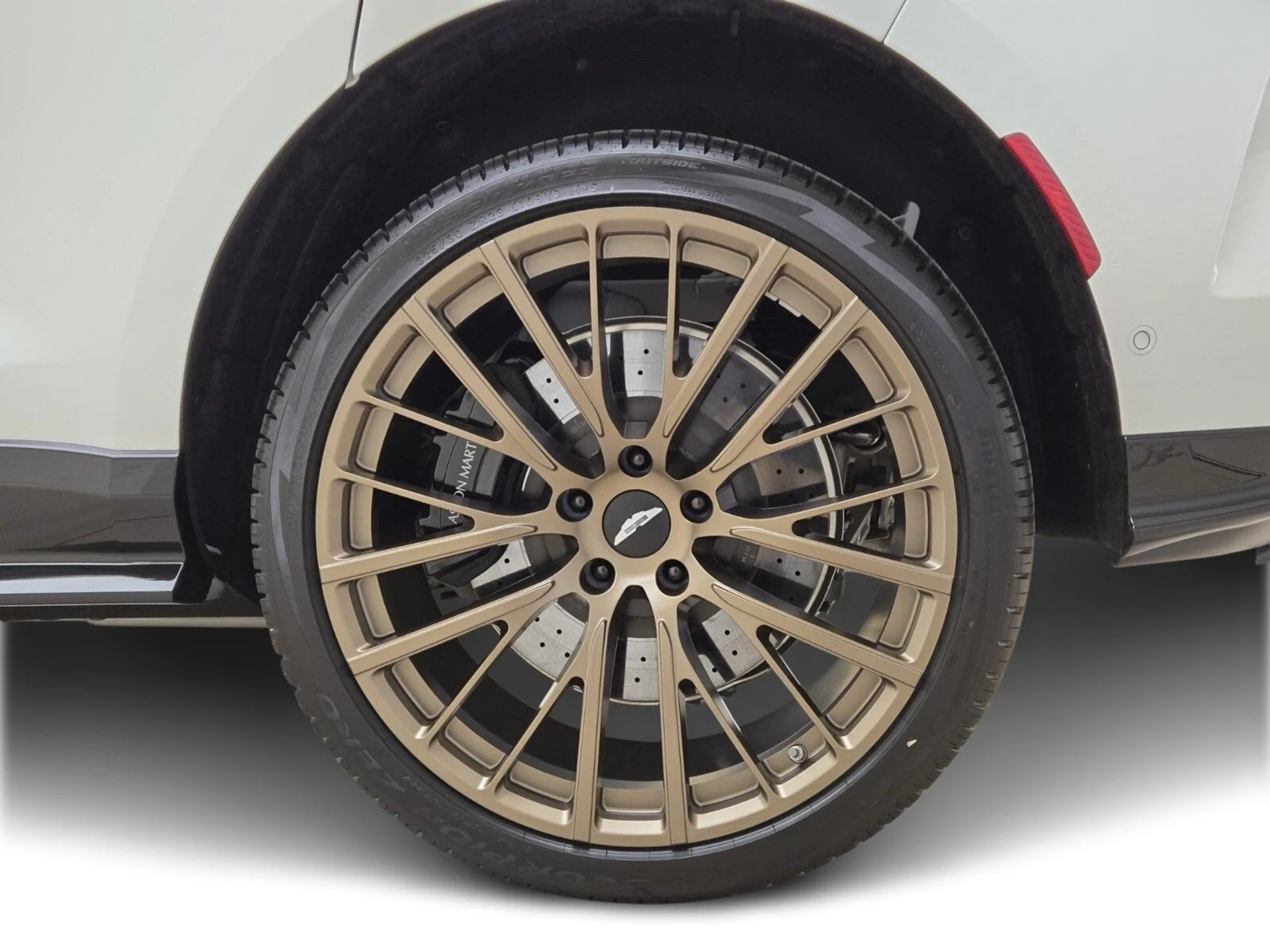 mph012_1455069854_New_2026_Aston_Martin_DBX_1767248307_a85a852d9e