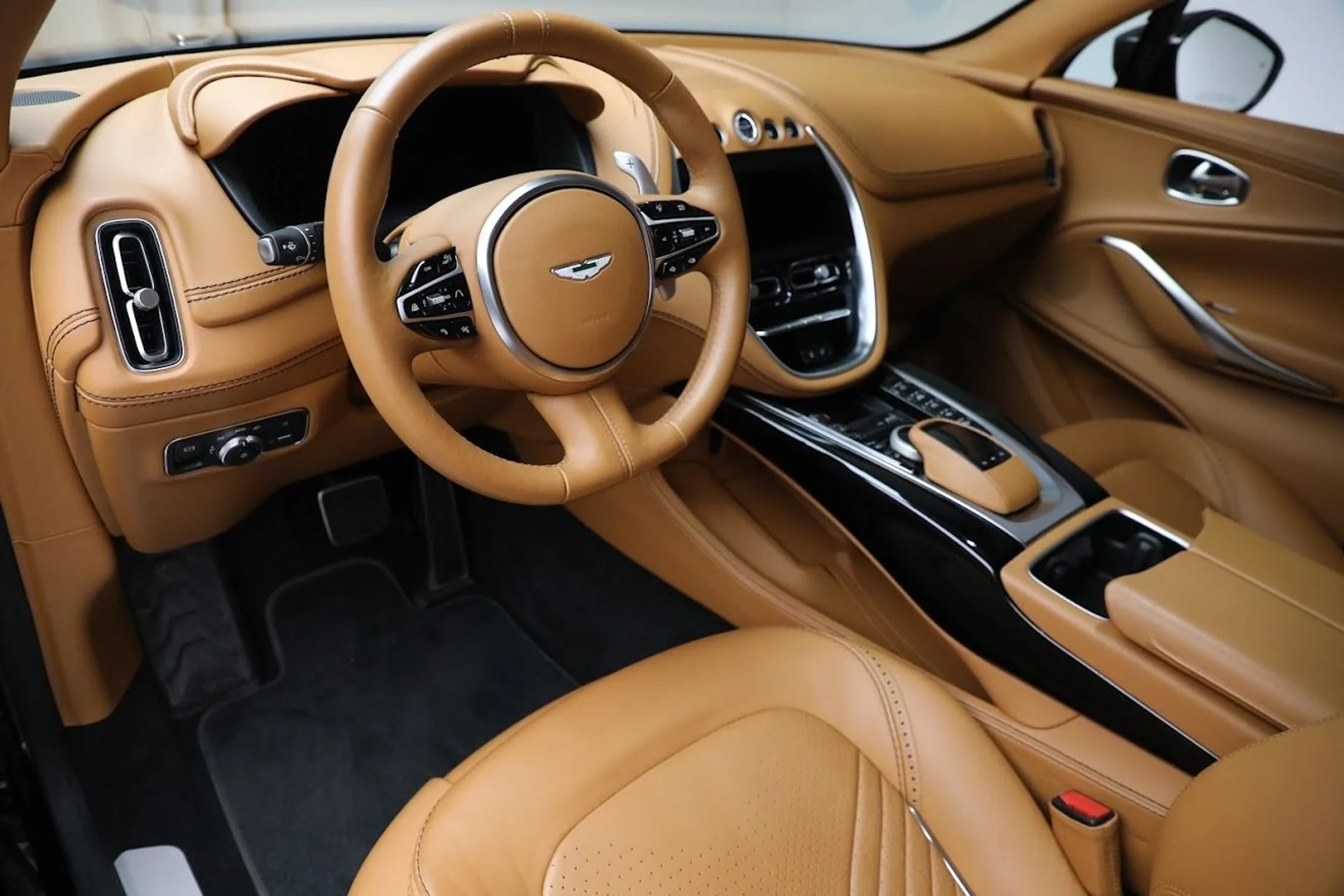 mph012_1455430232_Used_2021_Aston_Martin_DBX_1784989752_186f1bd306