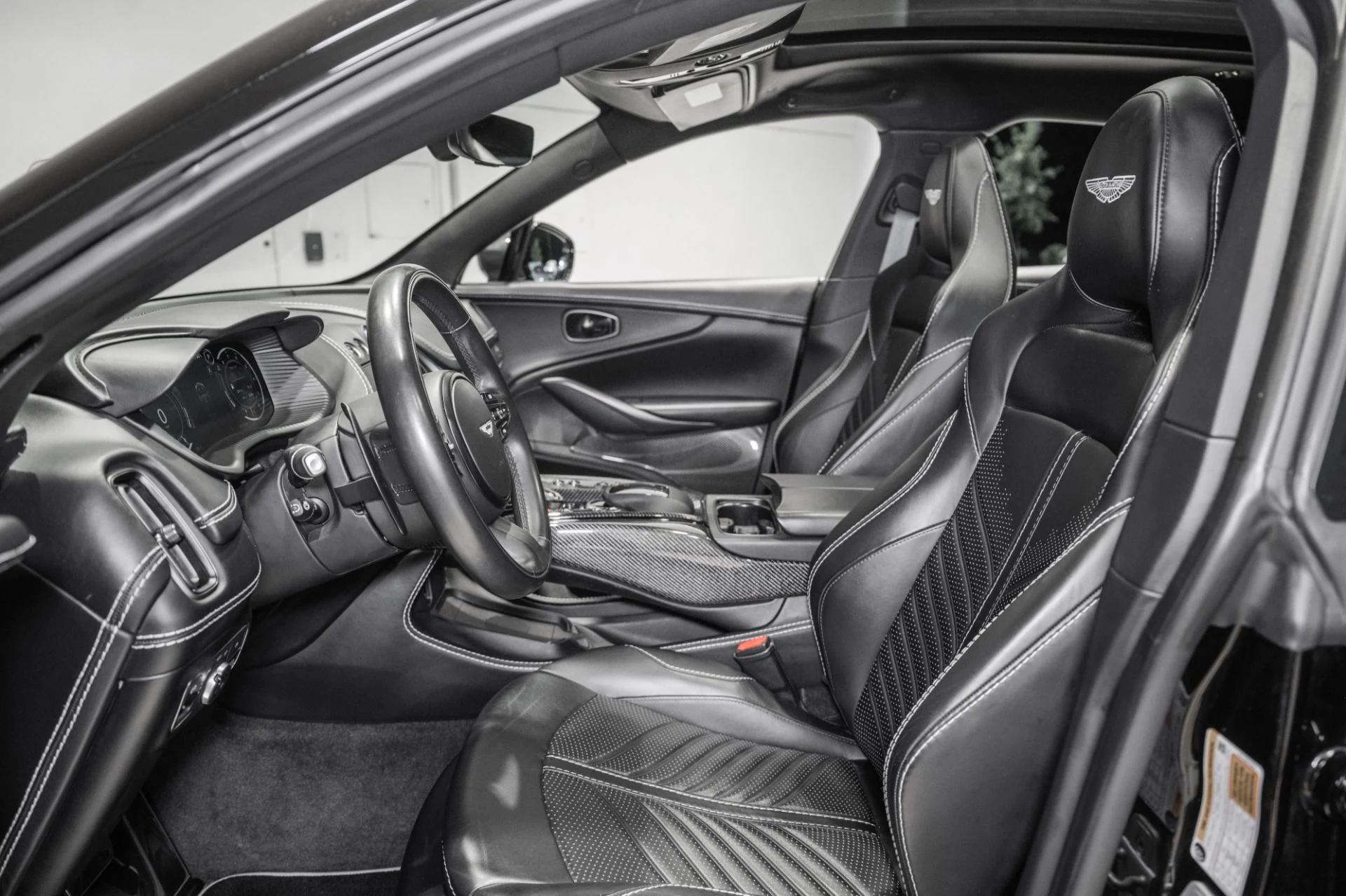 mph012_1456100875_New_2023_Aston_Martin_DBX_707_1785777382_f040f49c30