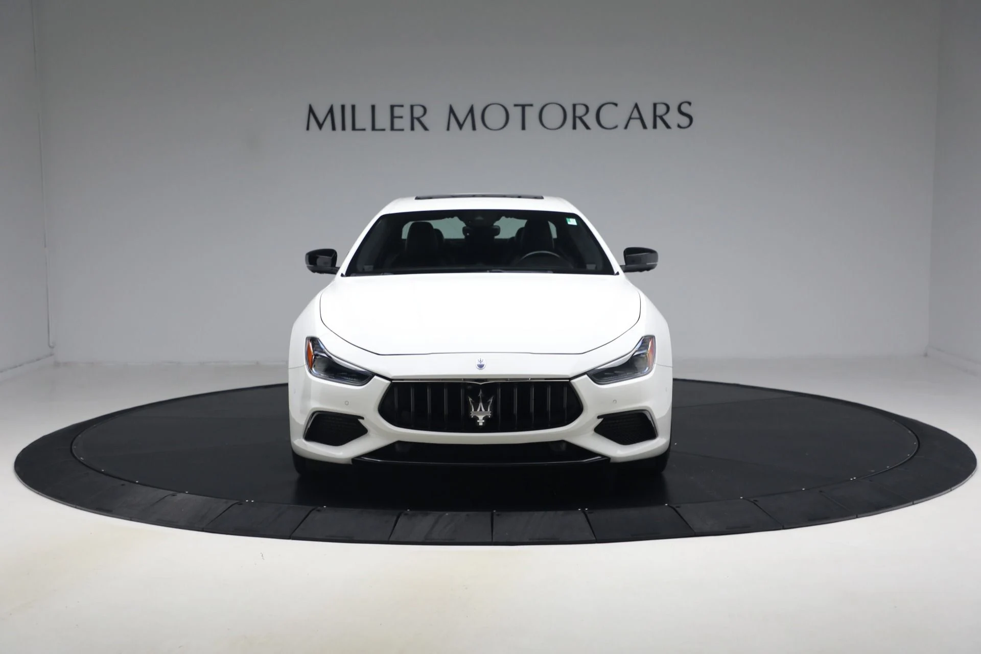 mph012_1466293693_Used_2022_Maserati_Ghibli_Modena_Q4_1788557289_c95a3a1e4b