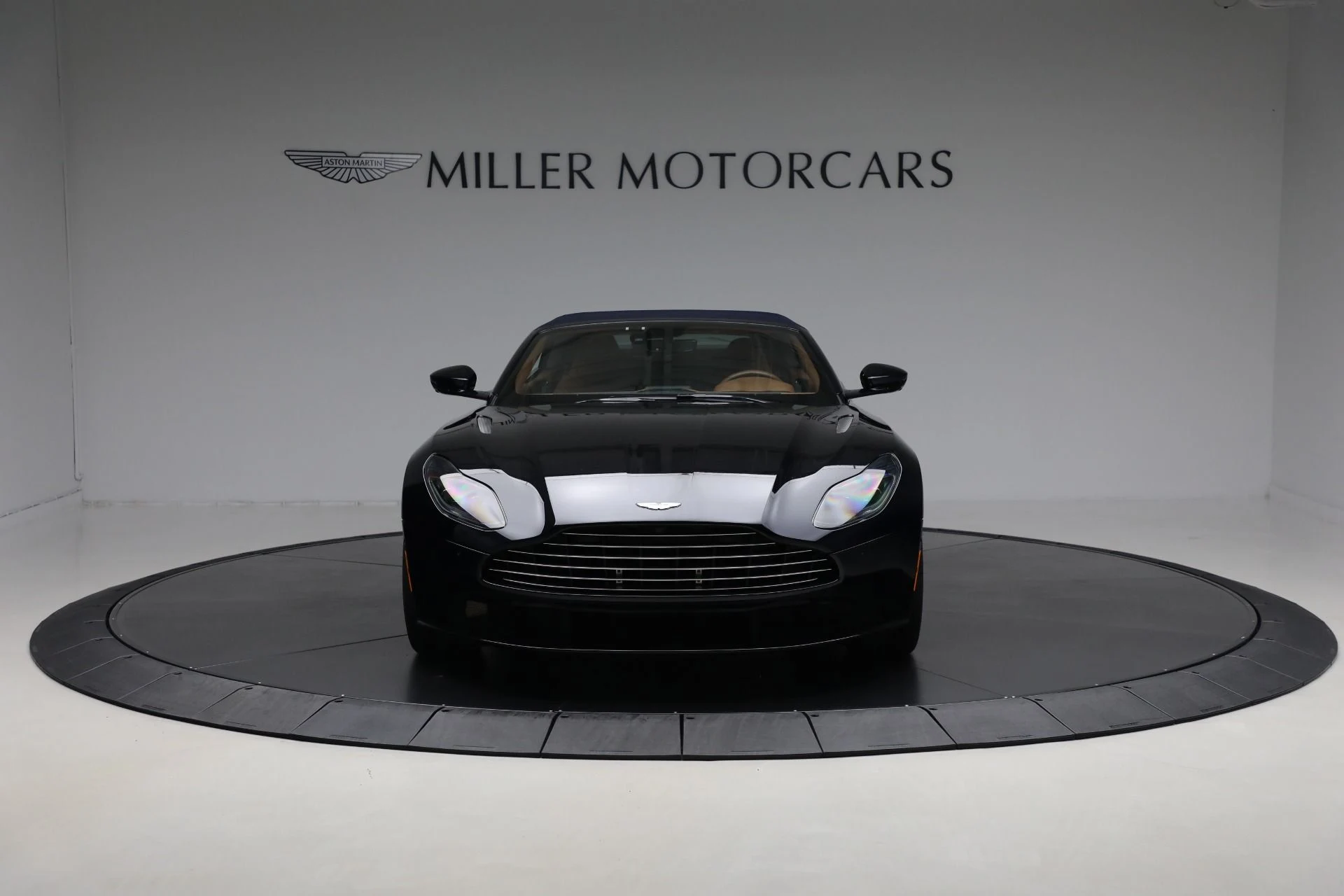 mph012_1475283206_Used_2022_Aston_Martin_DB_11_Volante_bae2fafd36
