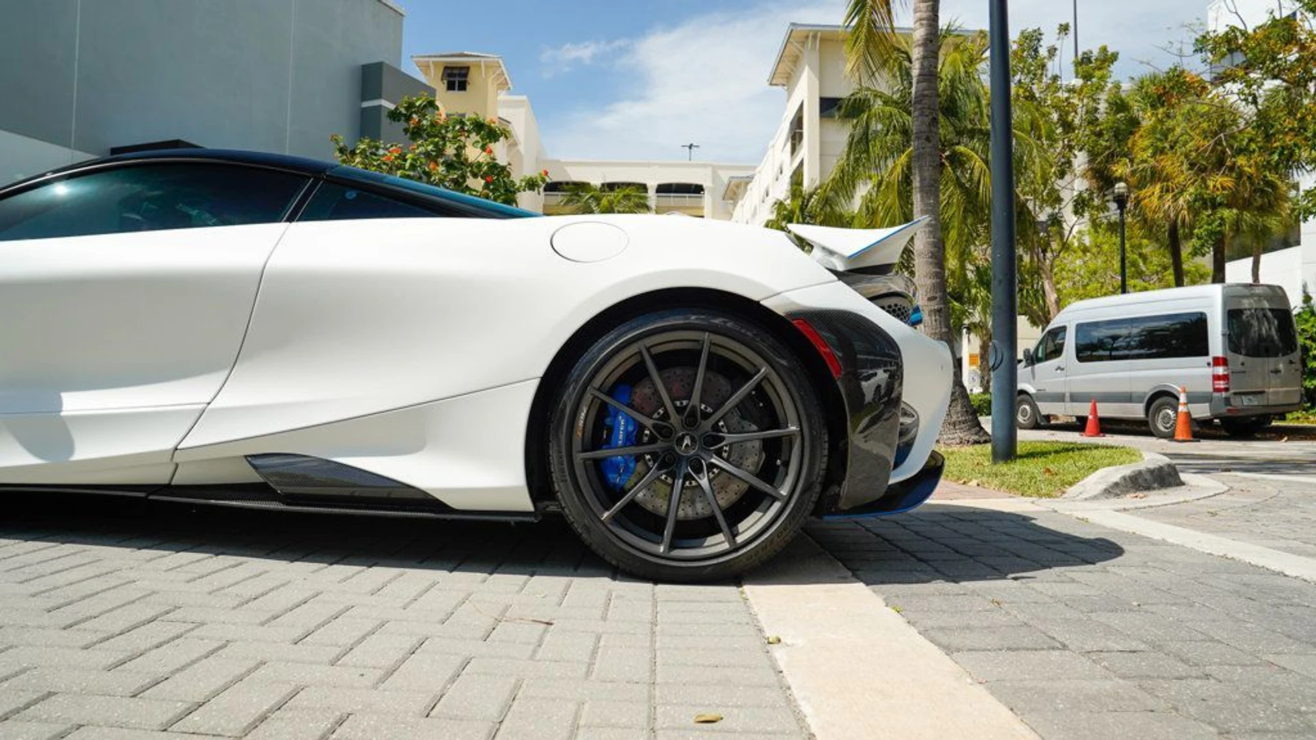 mph012_1496226388_used_2021_mclaren_765lt_coupe_14354_22828181_13_1024_c5b31cb6e4
