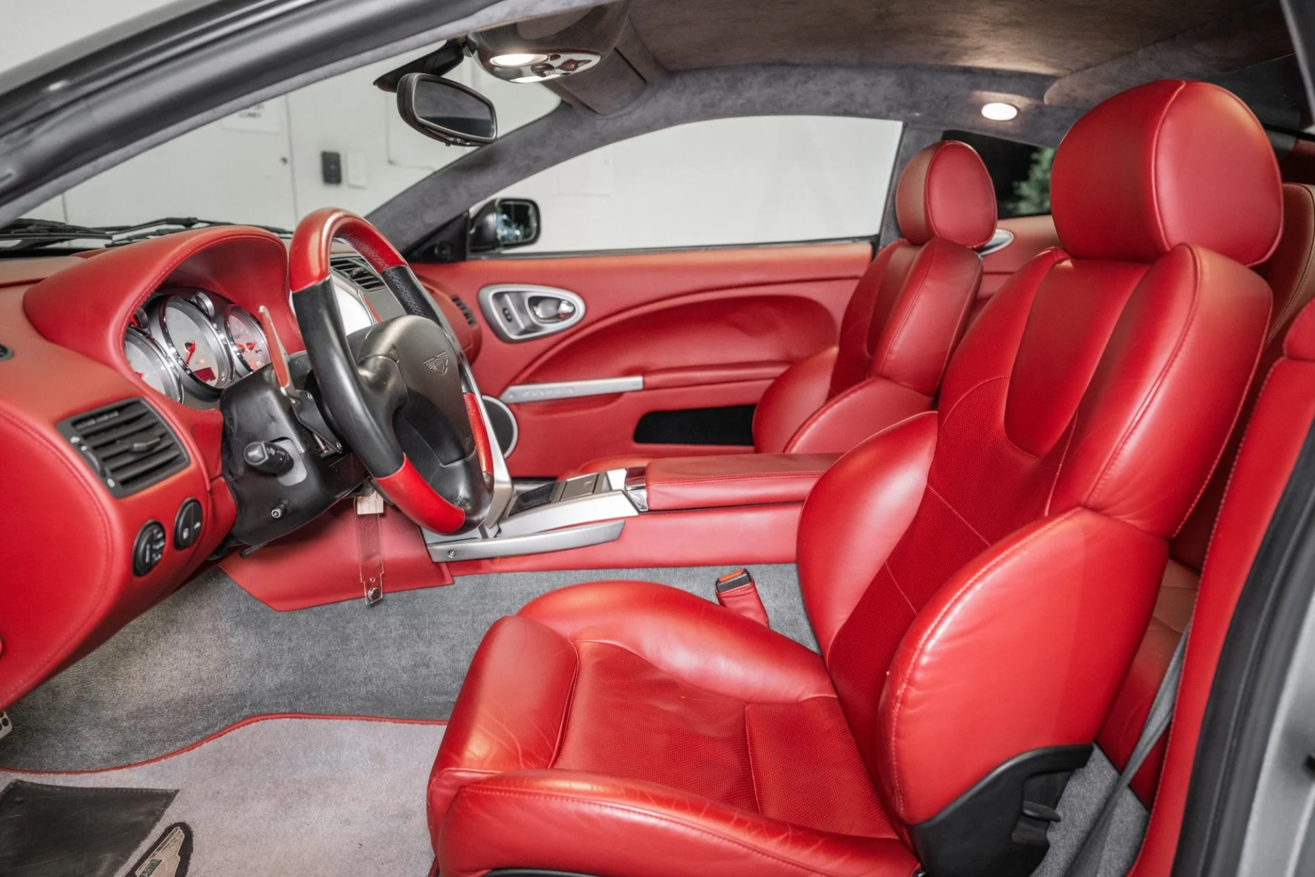 mph012_1501477257_Used_2002_Aston_Martin_Vanquish_V12_1750947116_f02405439c