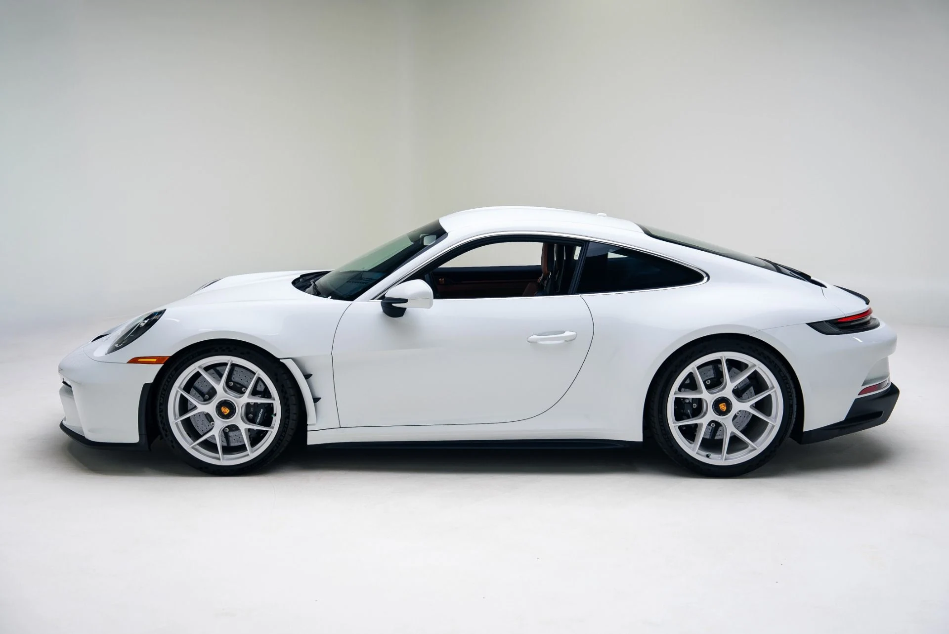 mph012_1501749499_Used_2024_Porsche_911_ST_1767635703_4a7aceb9d3