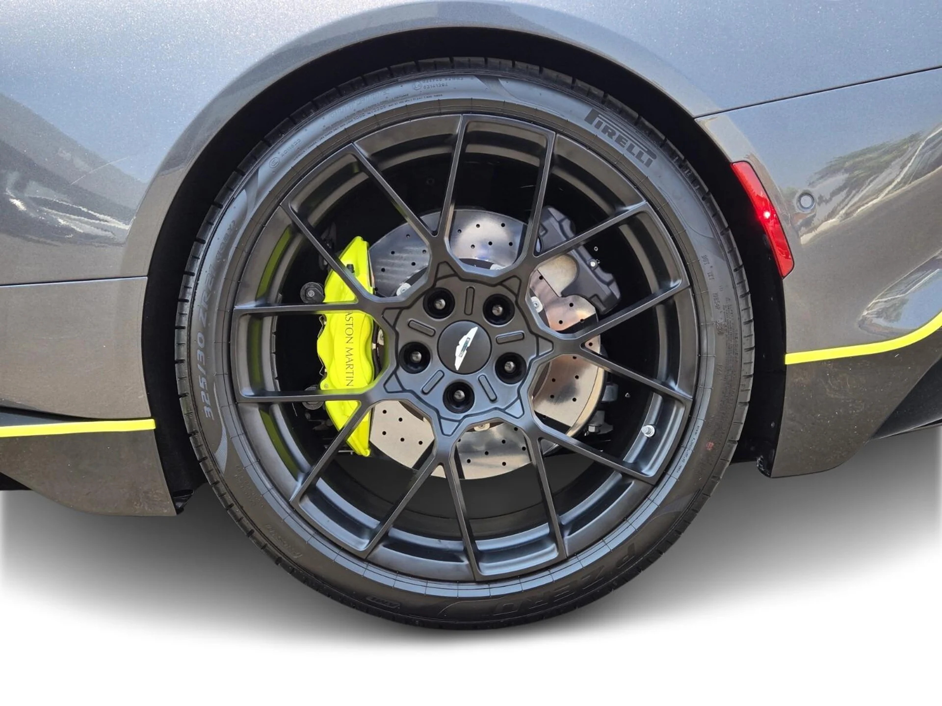 mph012_1503869462_New_2025_Aston_Martin_Vanquish_V12_1754459277_c94c756c81