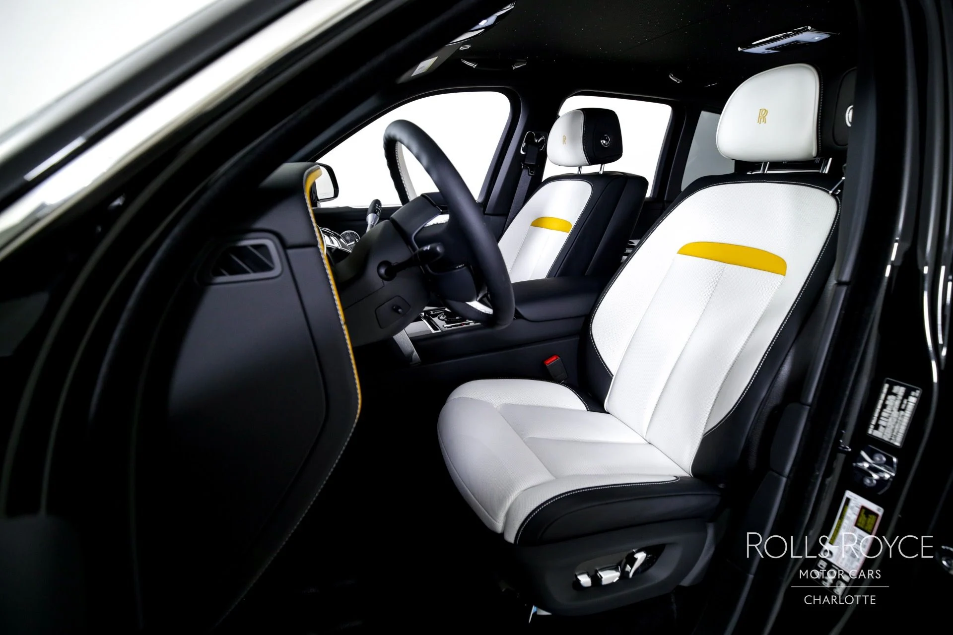 mph012_1512797727_Used_2025_Rolls_Royce_Cullinan_1746196138_e2f20ac76c