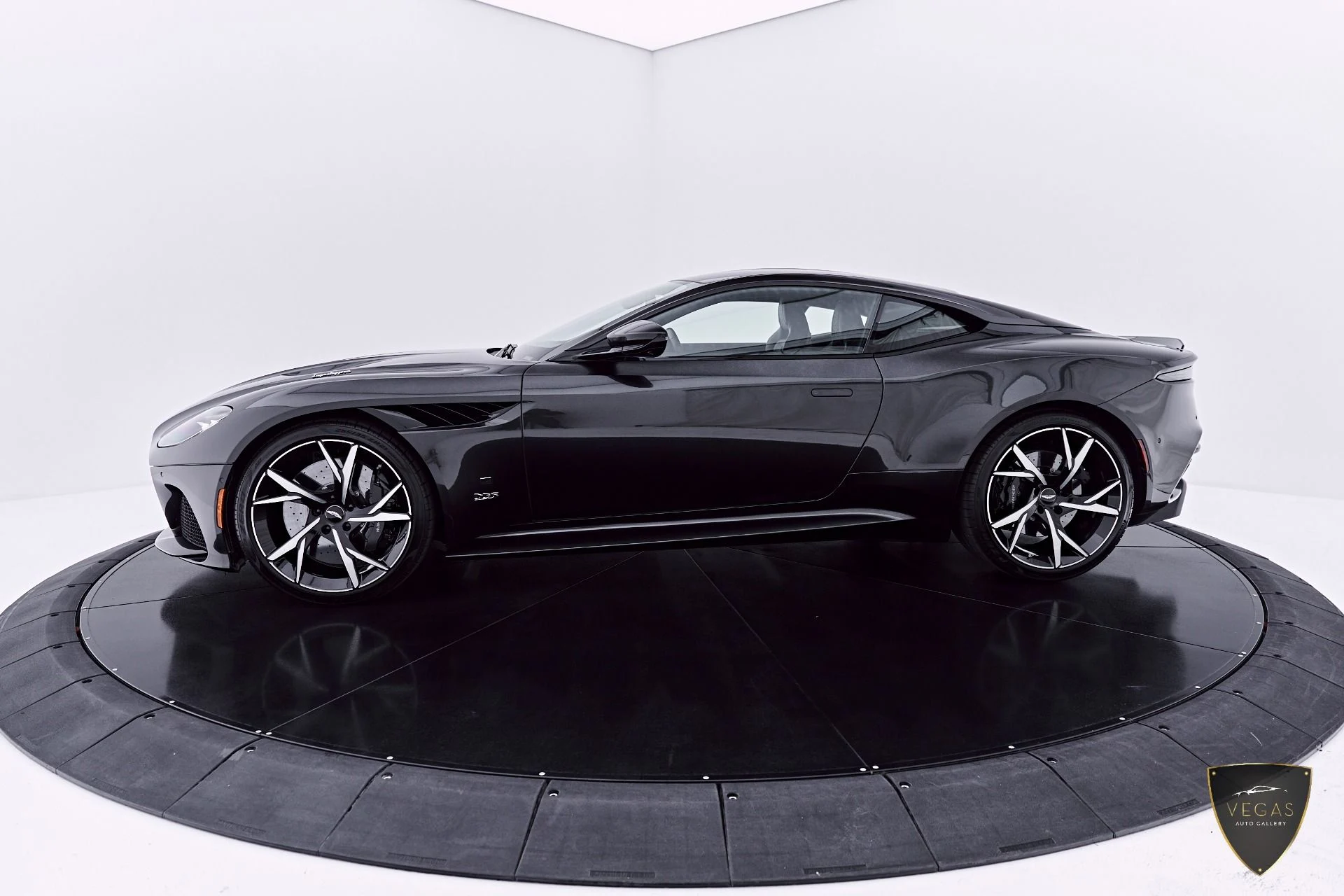 mph012_1515674585_Used_2021_Aston_Martin_DBS_Superleggera_1785181480_dedb00a50a