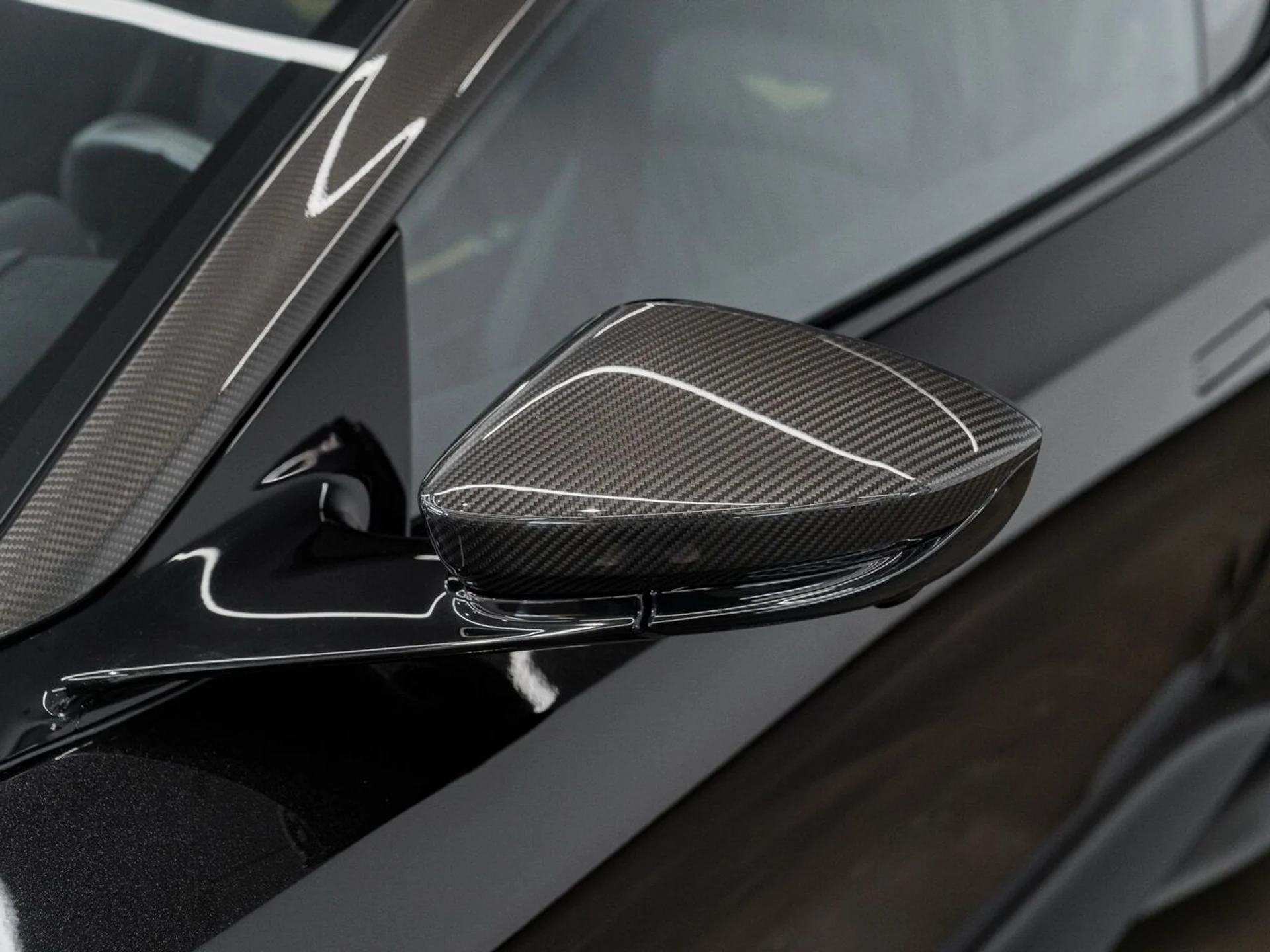 mph012_1517879561_aston_martin_dbs_2023_jpg_v_1773863537_8a990e6696